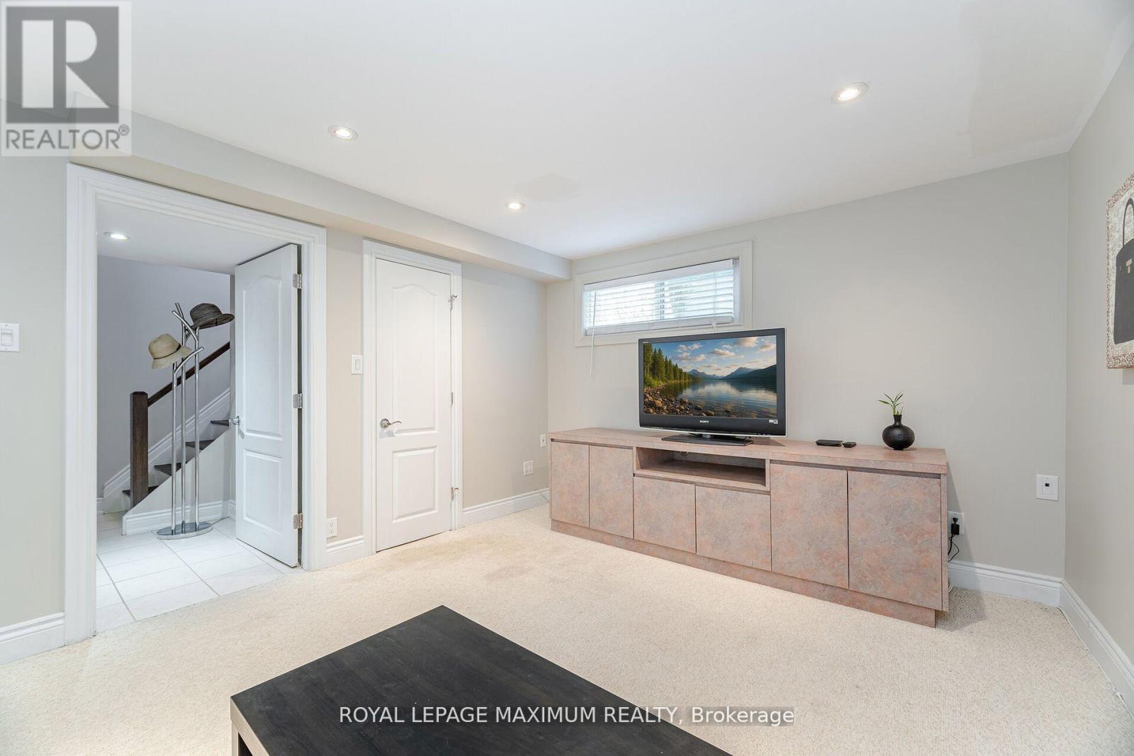 












17 - 90 GEORGE HENRY BOULEVARD

,
Toronto,




Ontario
M2J1E7

