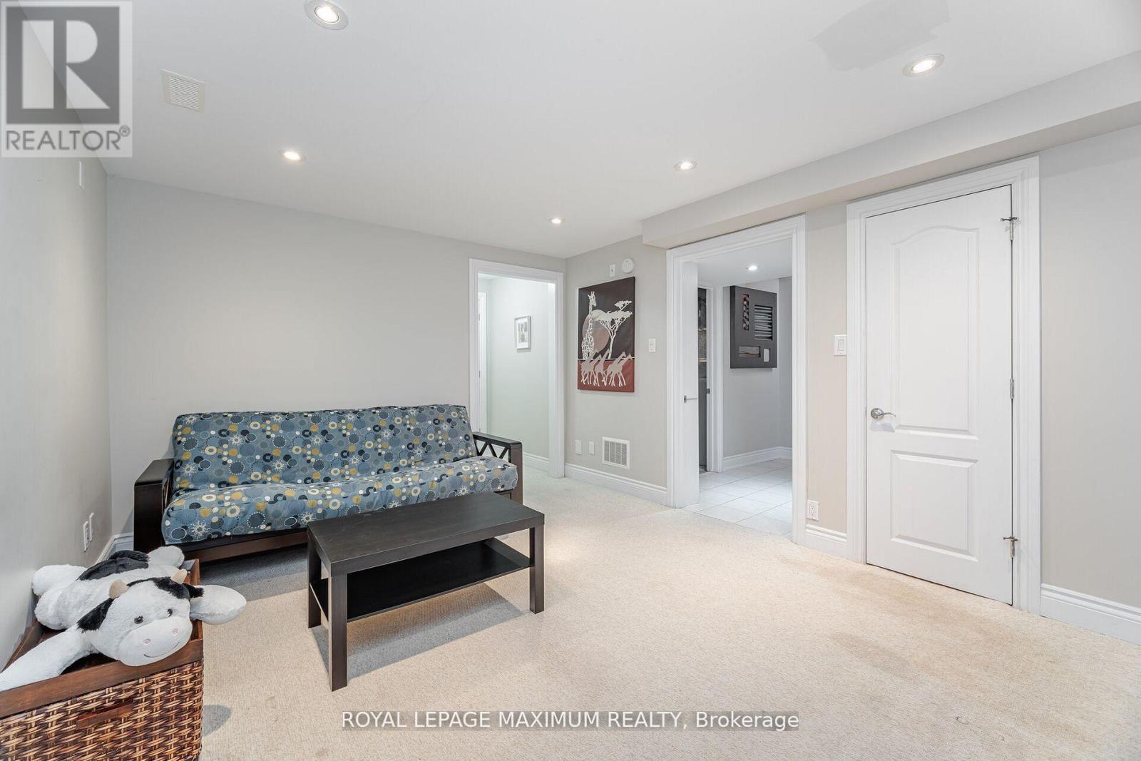 












17 - 90 GEORGE HENRY BOULEVARD

,
Toronto,




Ontario
M2J1E7

