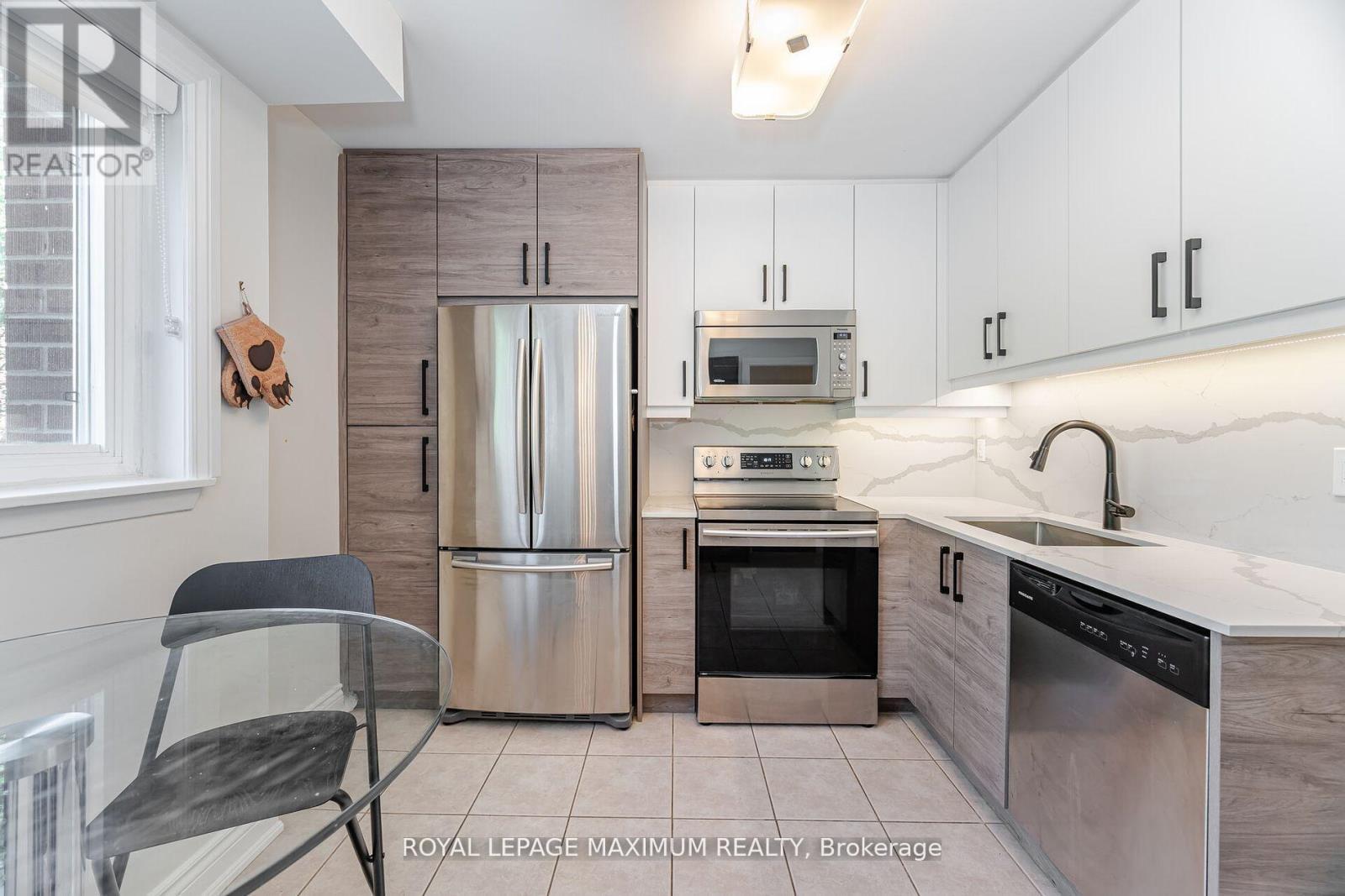 












17 - 90 GEORGE HENRY BOULEVARD

,
Toronto,




Ontario
M2J1E7

