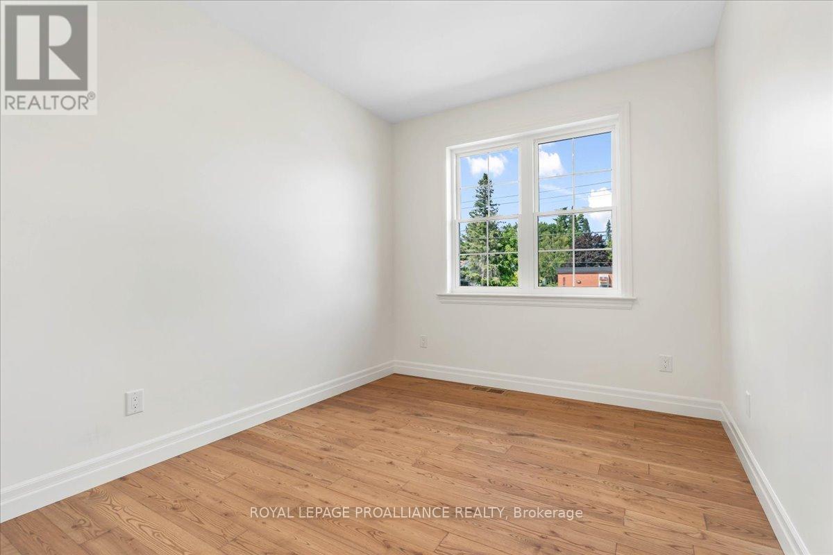 












163 POMEROY AVENUE

,
Tweed (Tweed (Village)),




Ontario
K0K3J0

