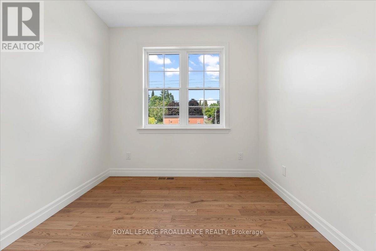 












163 POMEROY AVENUE

,
Tweed (Tweed (Village)),




Ontario
K0K3J0

