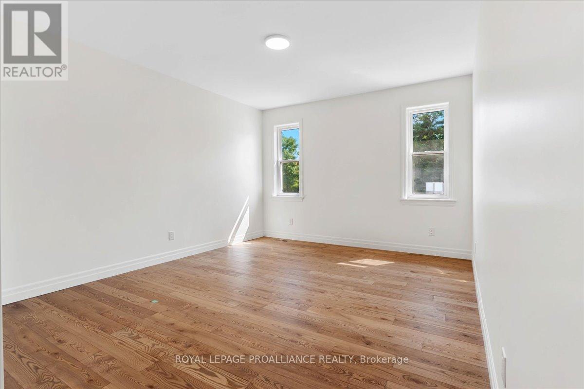 












163 POMEROY AVENUE

,
Tweed (Tweed (Village)),




Ontario
K0K3J0

