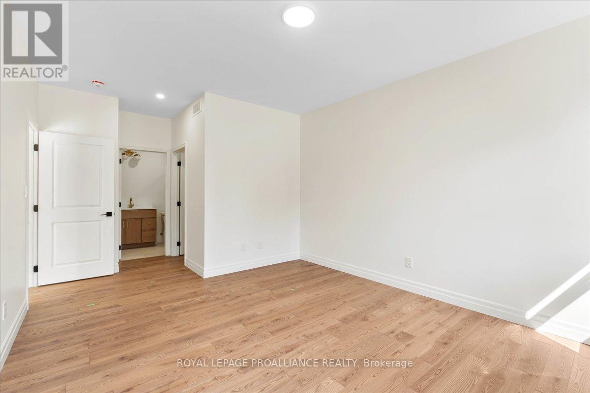












163 POMEROY AVENUE

,
Tweed (Tweed (Village)),




Ontario
K0K3J0


