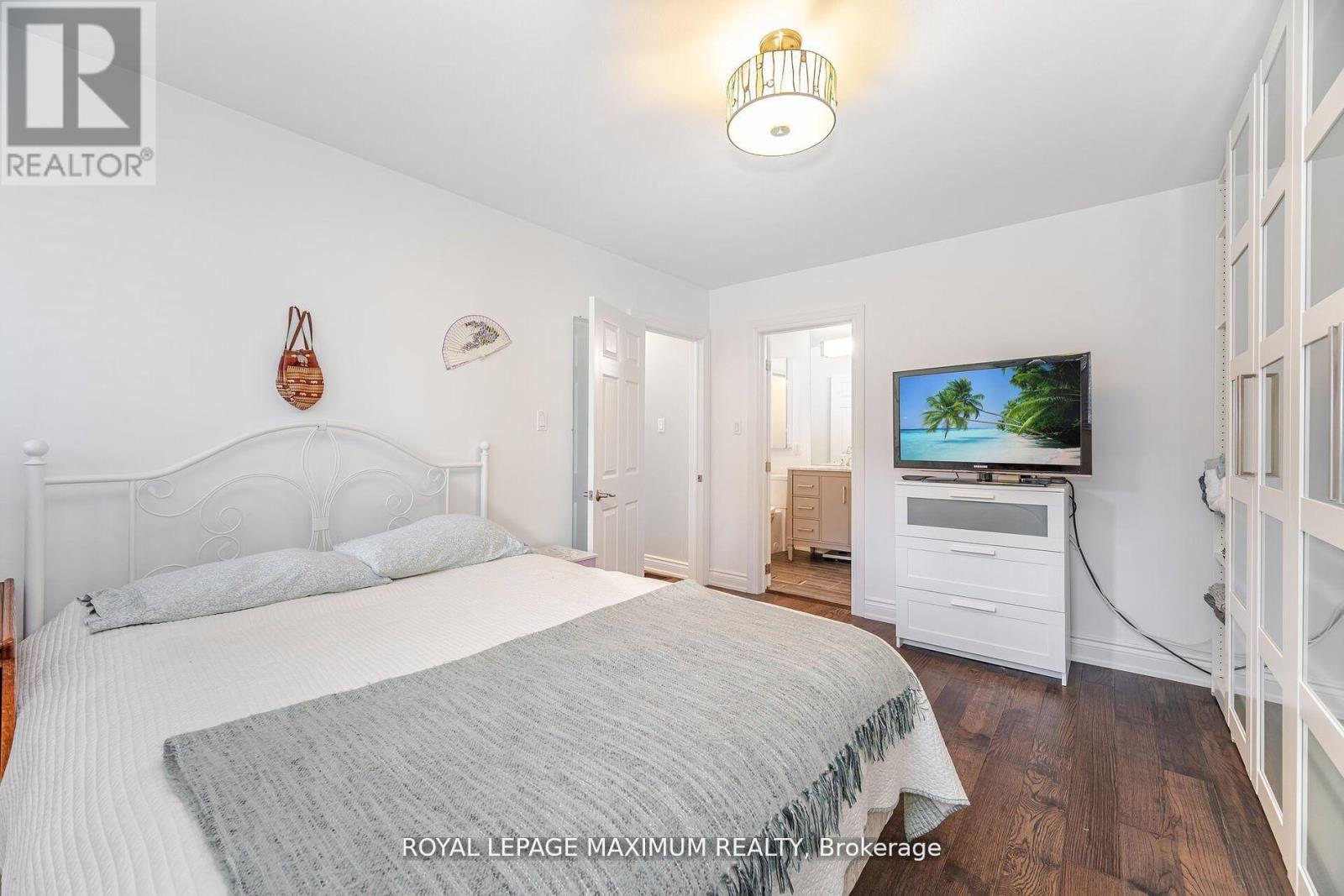 












17 - 90 GEORGE HENRY BOULEVARD

,
Toronto,




Ontario
M2J1E7

