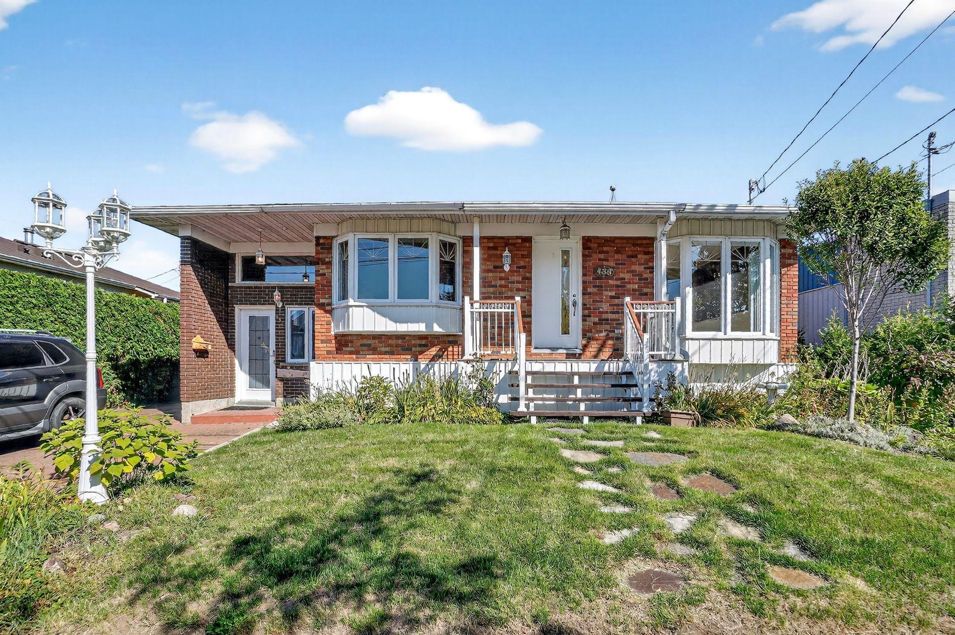 









436


6e Avenue

,
Saint-Jean-sur-Richelieu,




QC
J2X1R5

