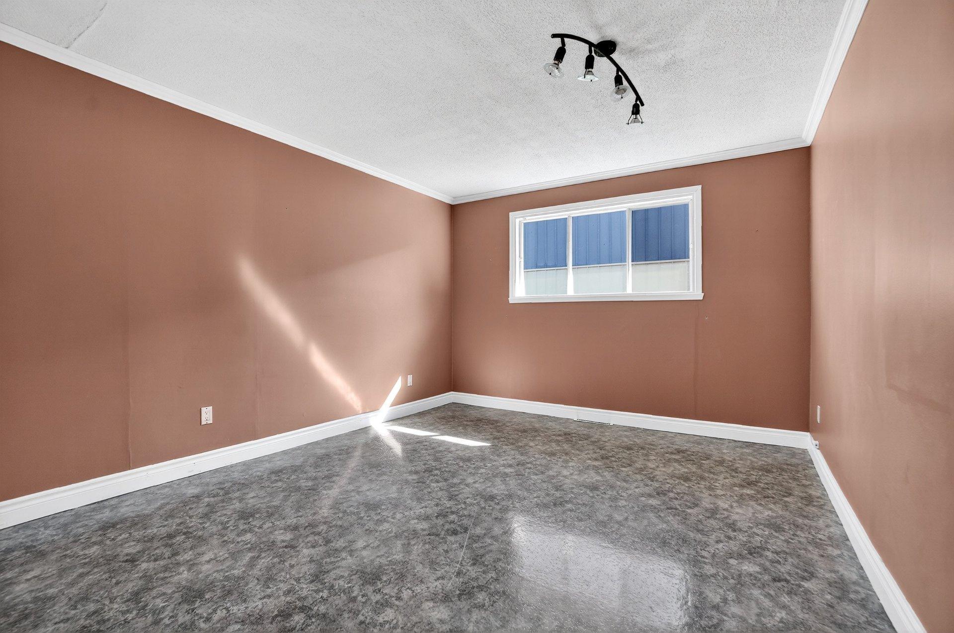 









436


6e Avenue

,
Saint-Jean-sur-Richelieu,




QC
J2X1R5

