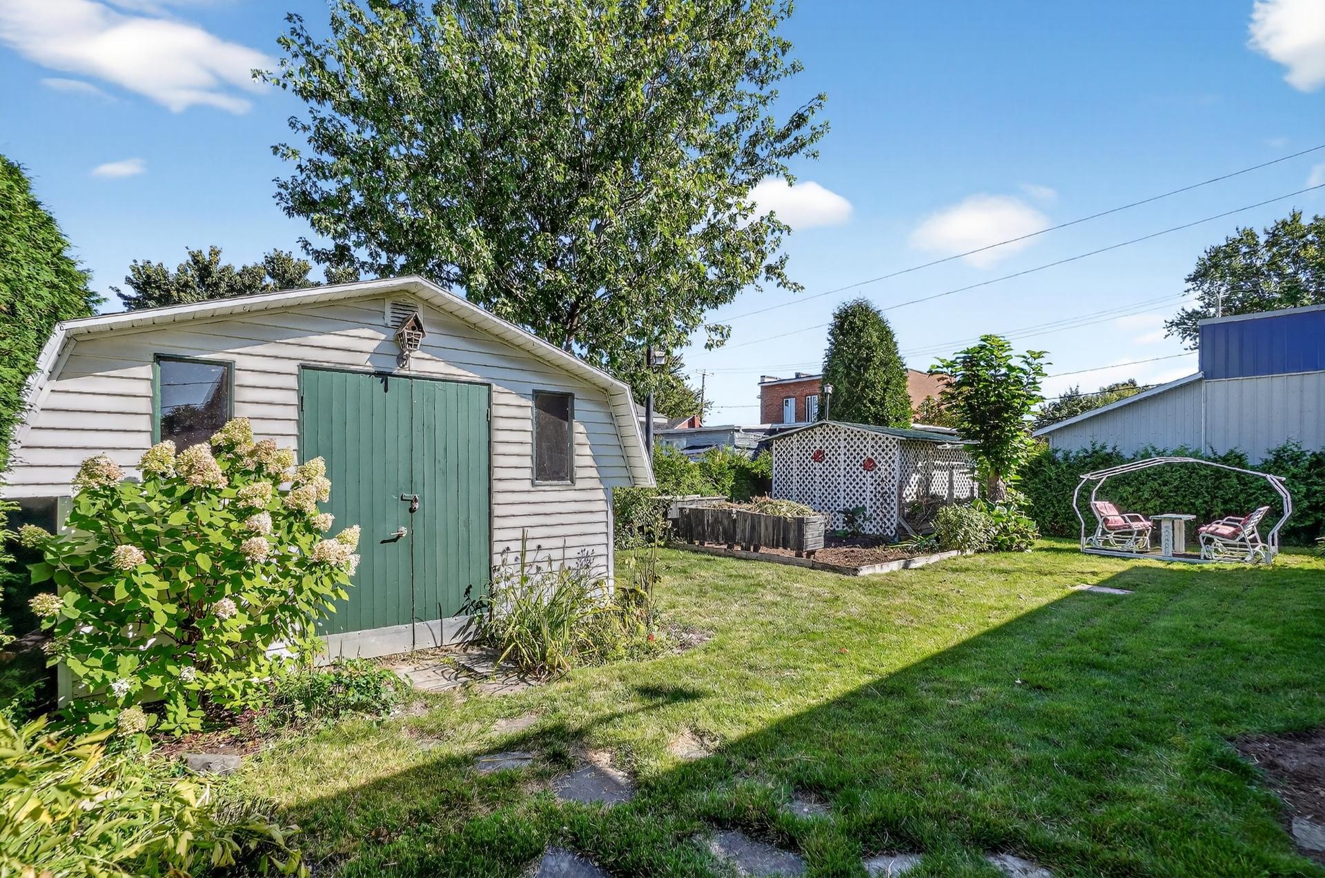 









436


6e Avenue

,
Saint-Jean-sur-Richelieu,




QC
J2X1R5

