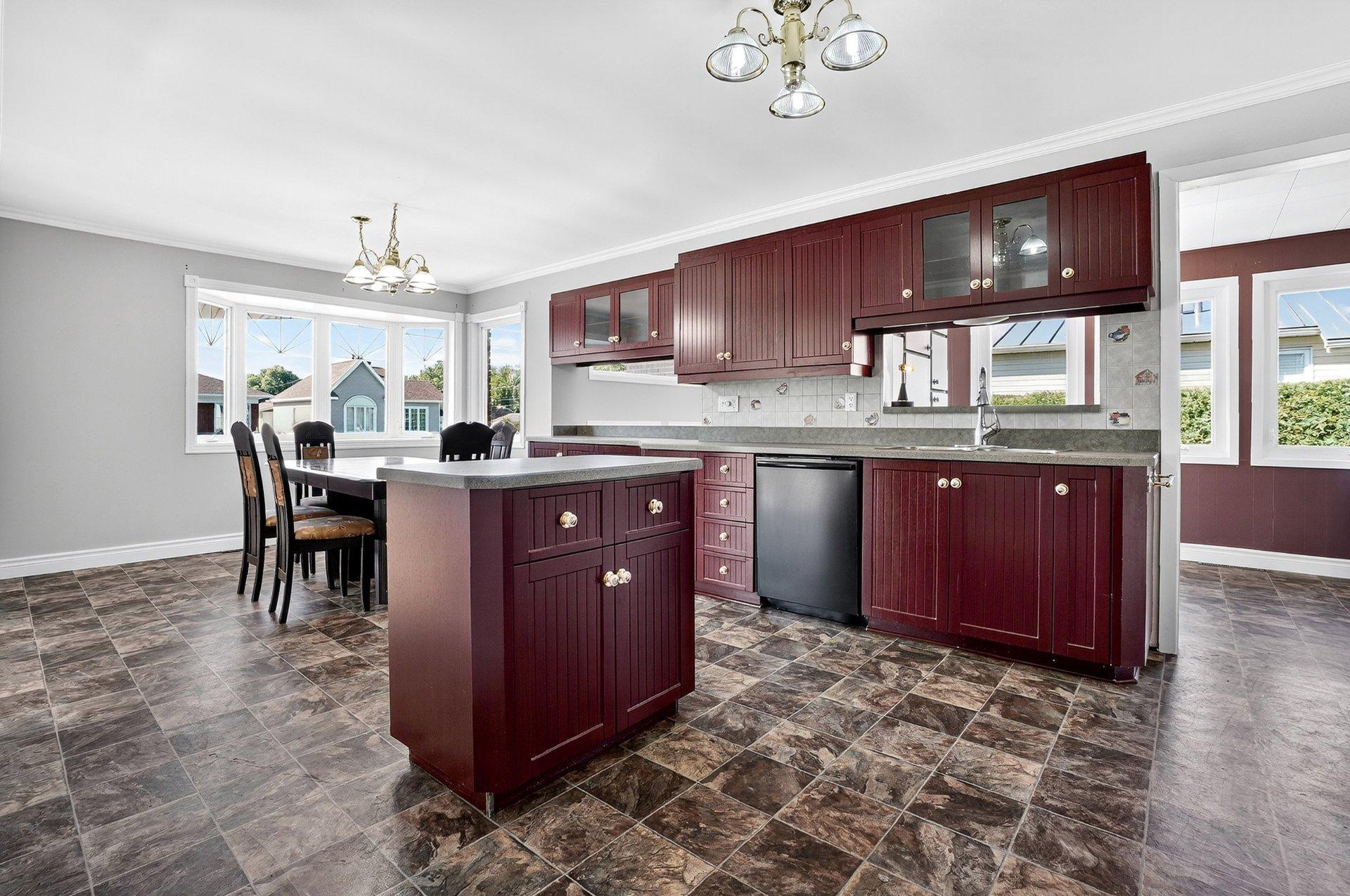 









436


6e Avenue

,
Saint-Jean-sur-Richelieu,




QC
J2X1R5

