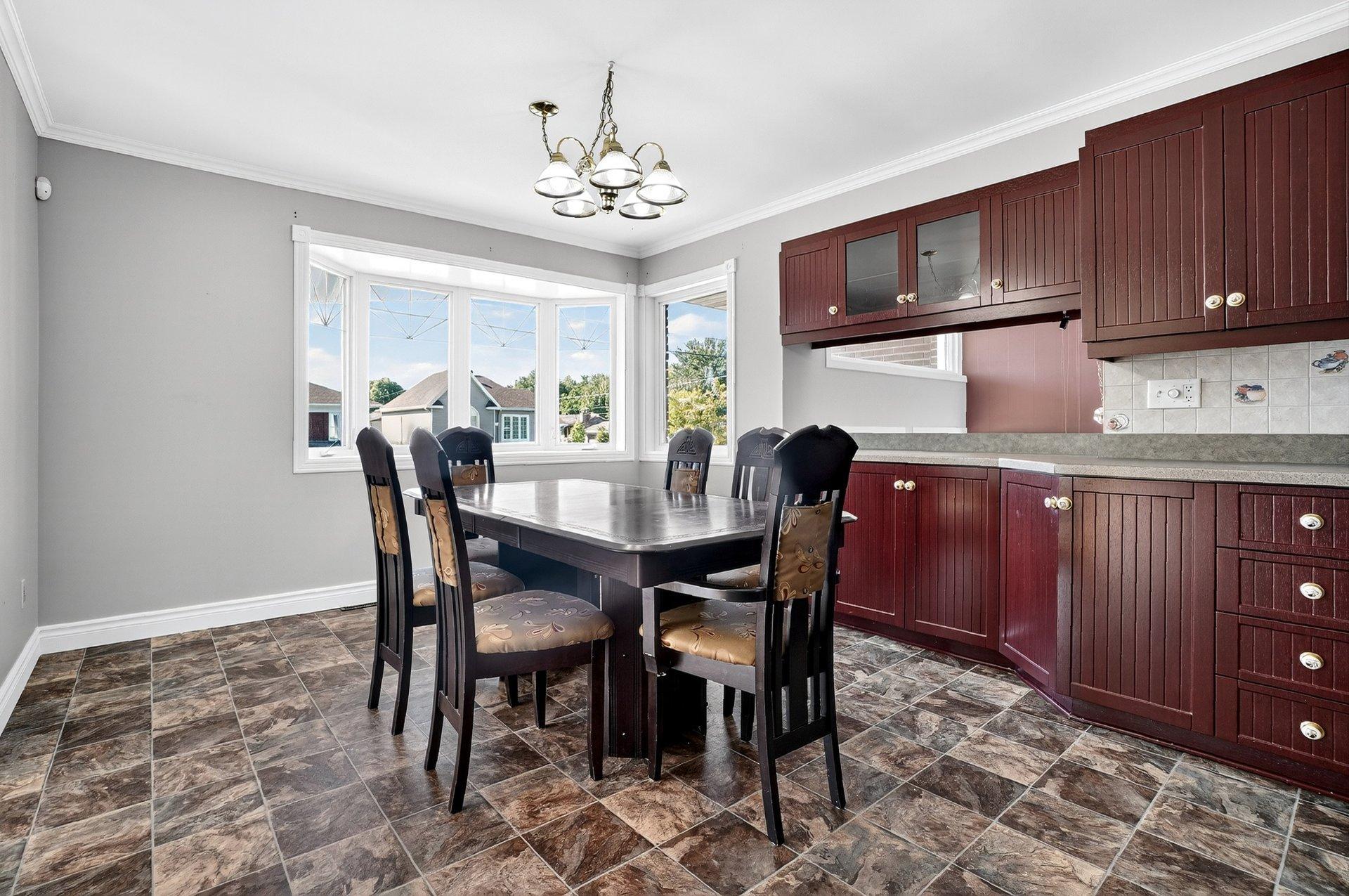 









436


6e Avenue

,
Saint-Jean-sur-Richelieu,




QC
J2X1R5

