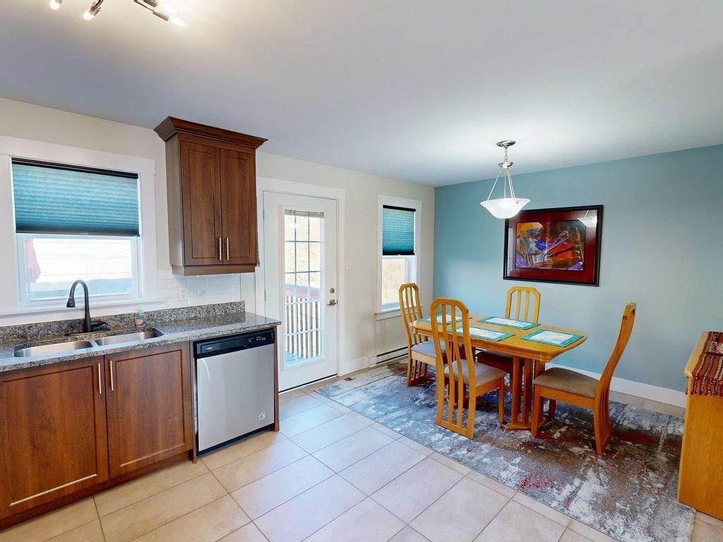 












65 Fescue Court

,
Middle Sackville,




NS
B4E 0L7

