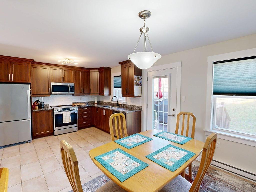 












65 Fescue Court

,
Middle Sackville,




NS
B4E 0L7

