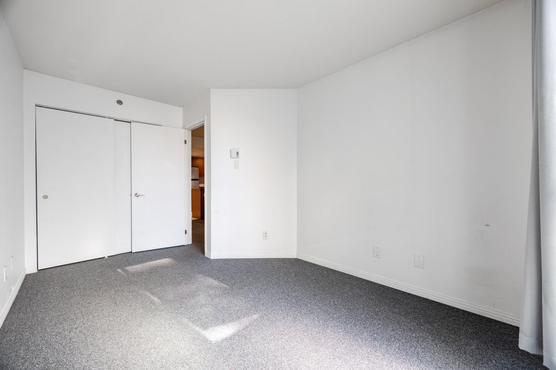 









98


Rue Charlotte

, 158,
Montréal (Ville-Marie),




QC
H2X3V2

