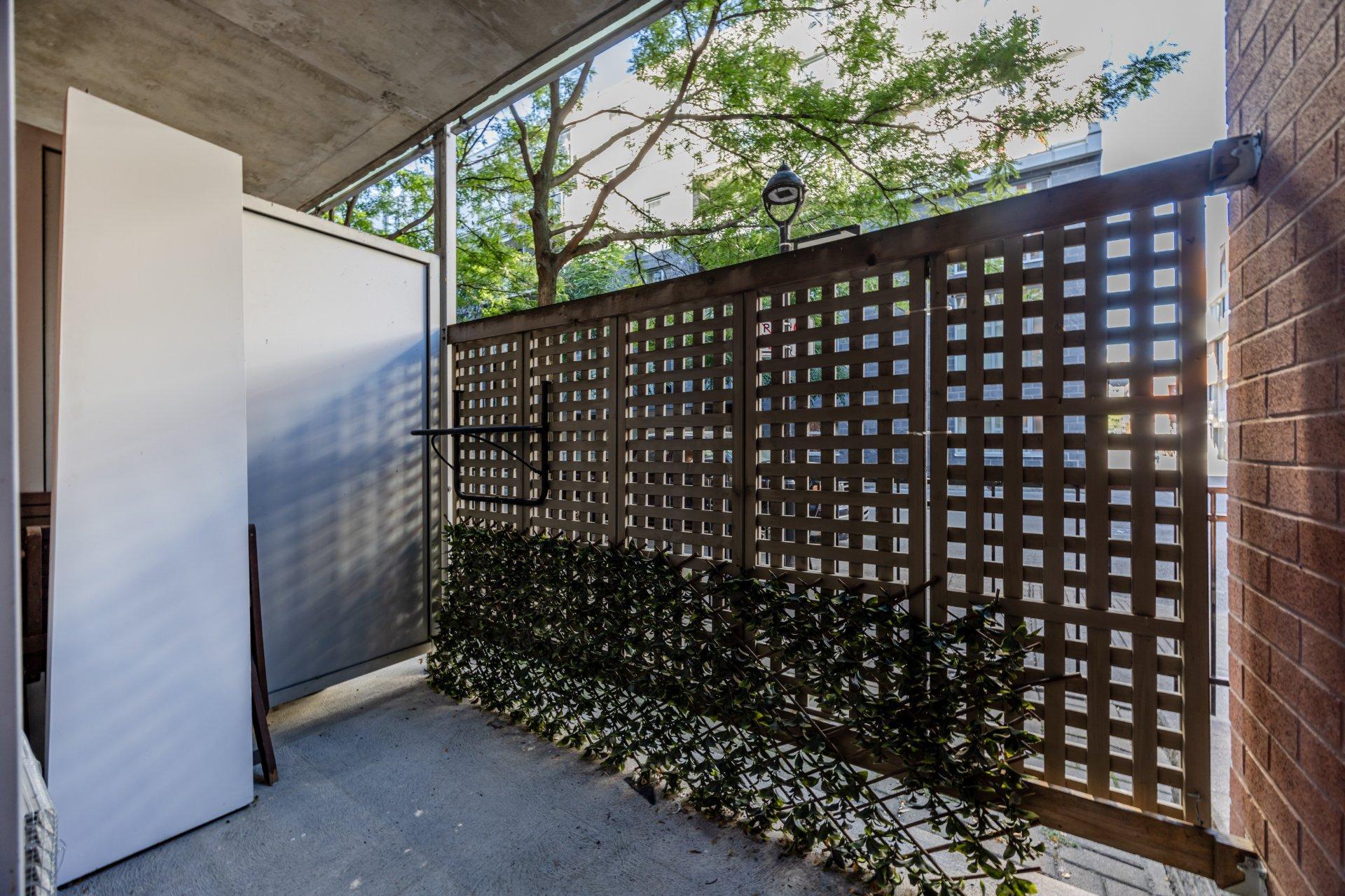 









98


Rue Charlotte

, 158,
Montréal (Ville-Marie),




QC
H2X3V2

