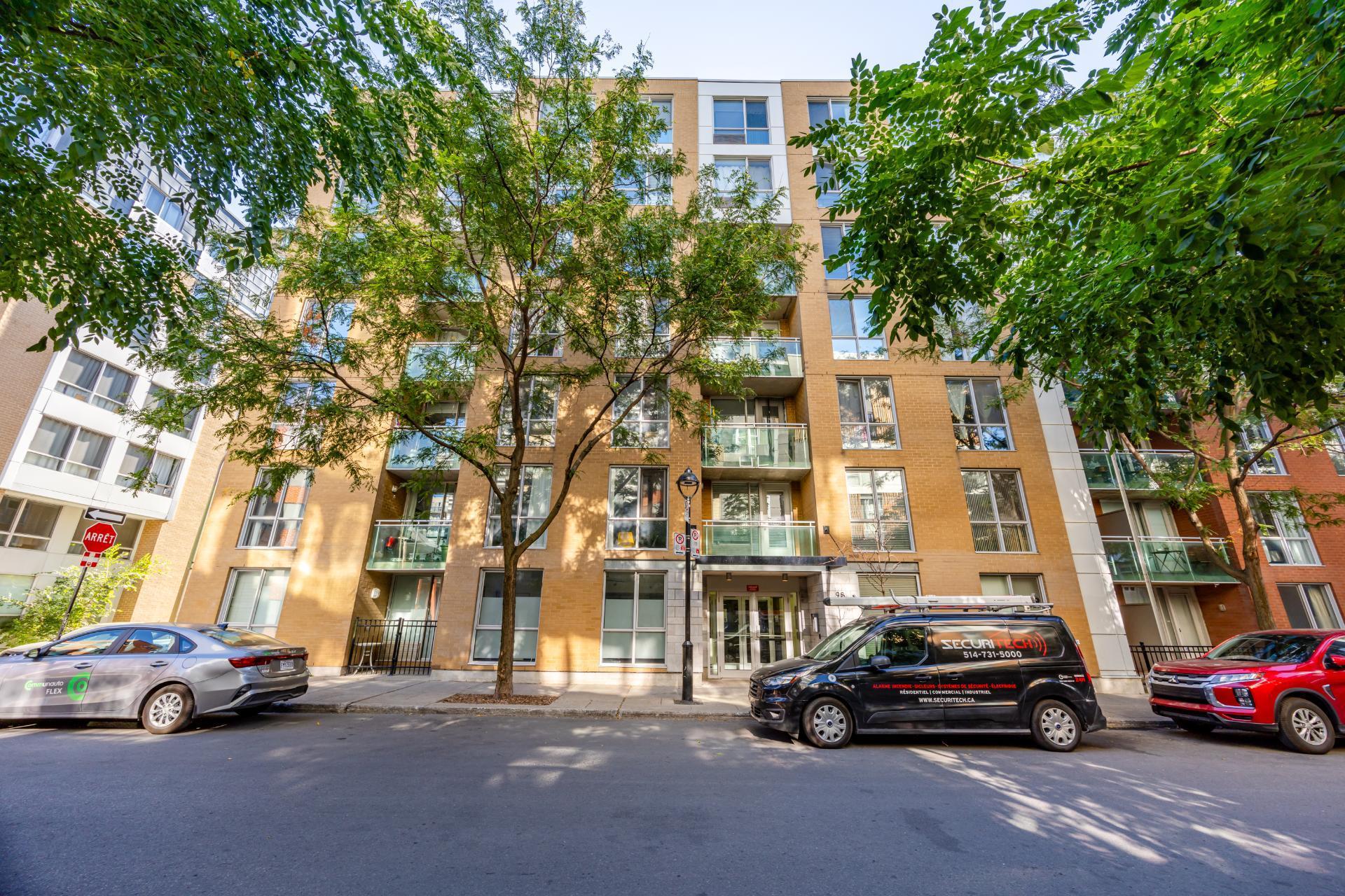 









98


Rue Charlotte

, 158,
Montréal (Ville-Marie),




QC
H2X3V2

