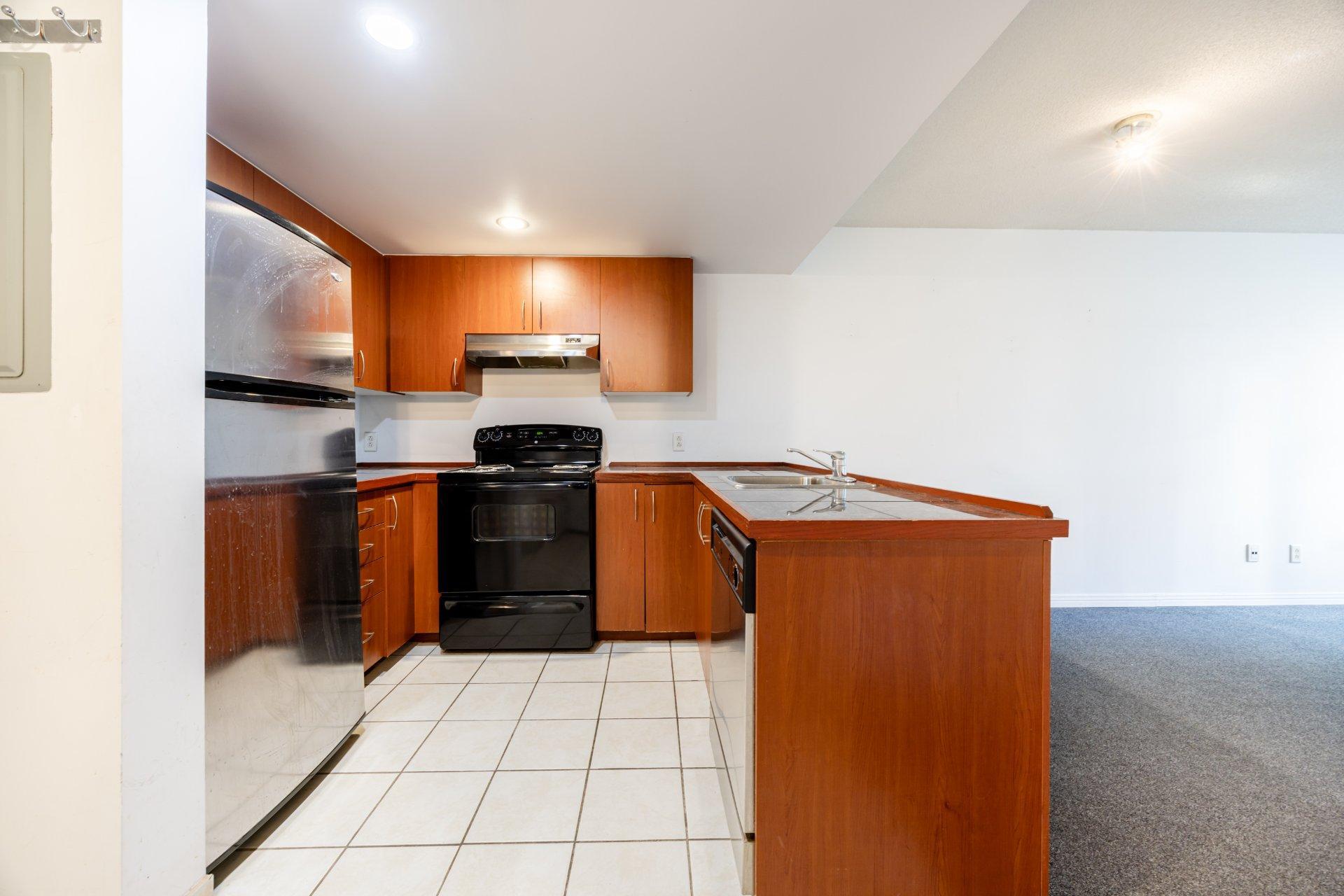 









98


Rue Charlotte

, 158,
Montréal (Ville-Marie),




QC
H2X3V2

