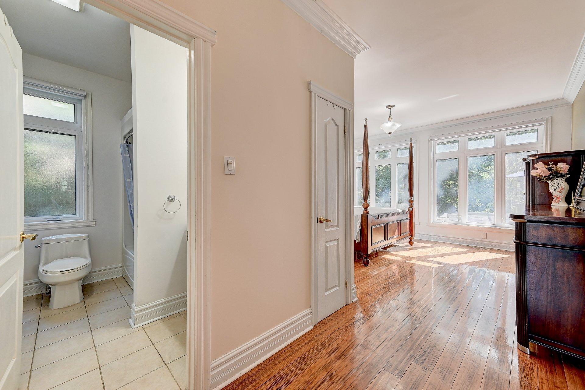 









136


Rue Jean-De Ronceray

,
Carignan,




QC
J3L6L8

