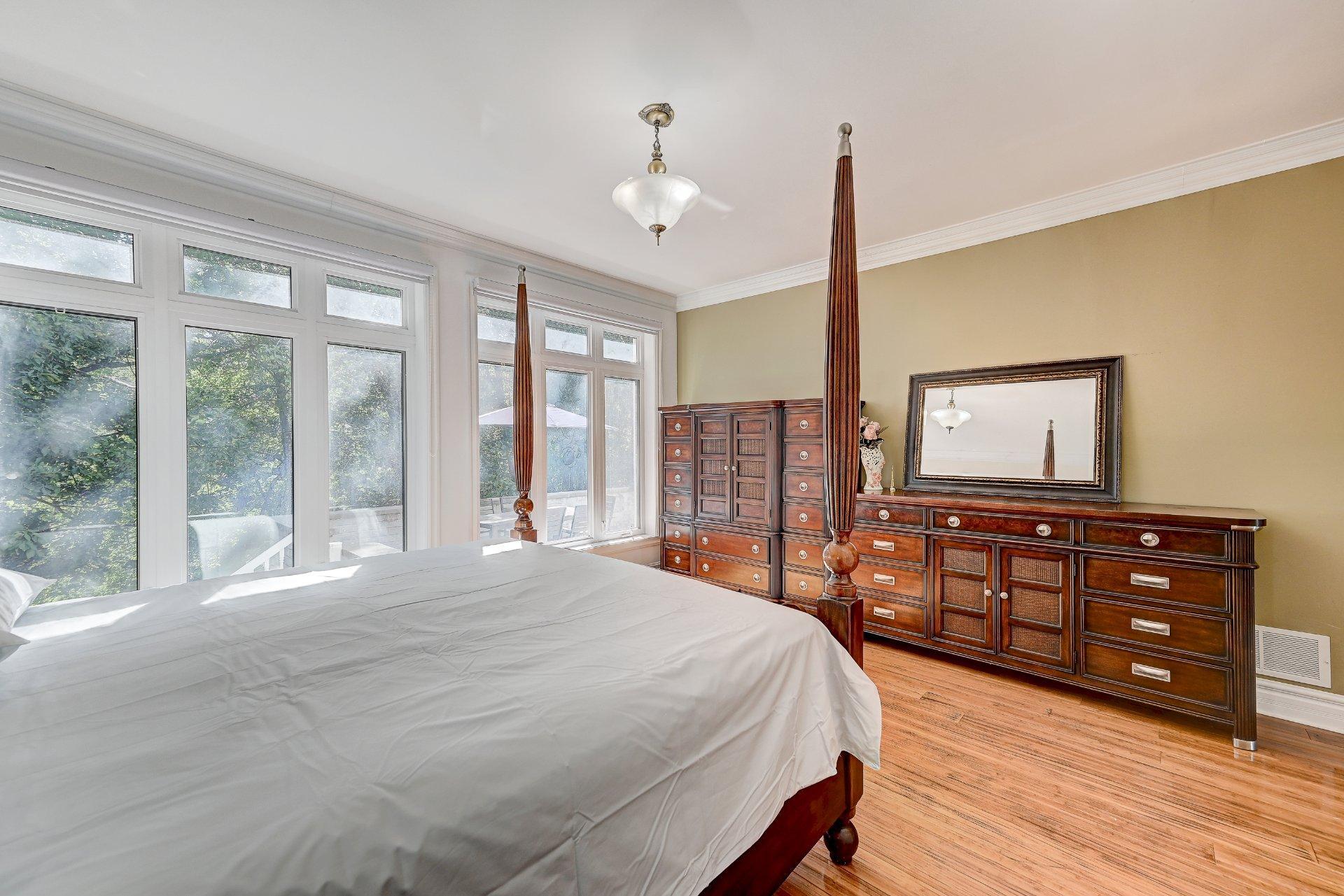 









136


Rue Jean-De Ronceray

,
Carignan,




QC
J3L6L8

