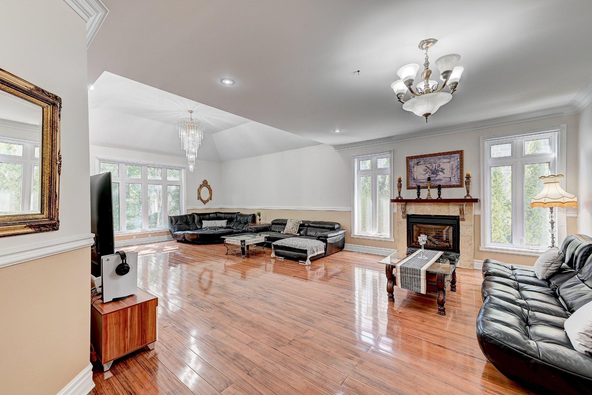 









136


Rue Jean-De Ronceray

,
Carignan,




QC
J3L6L8

