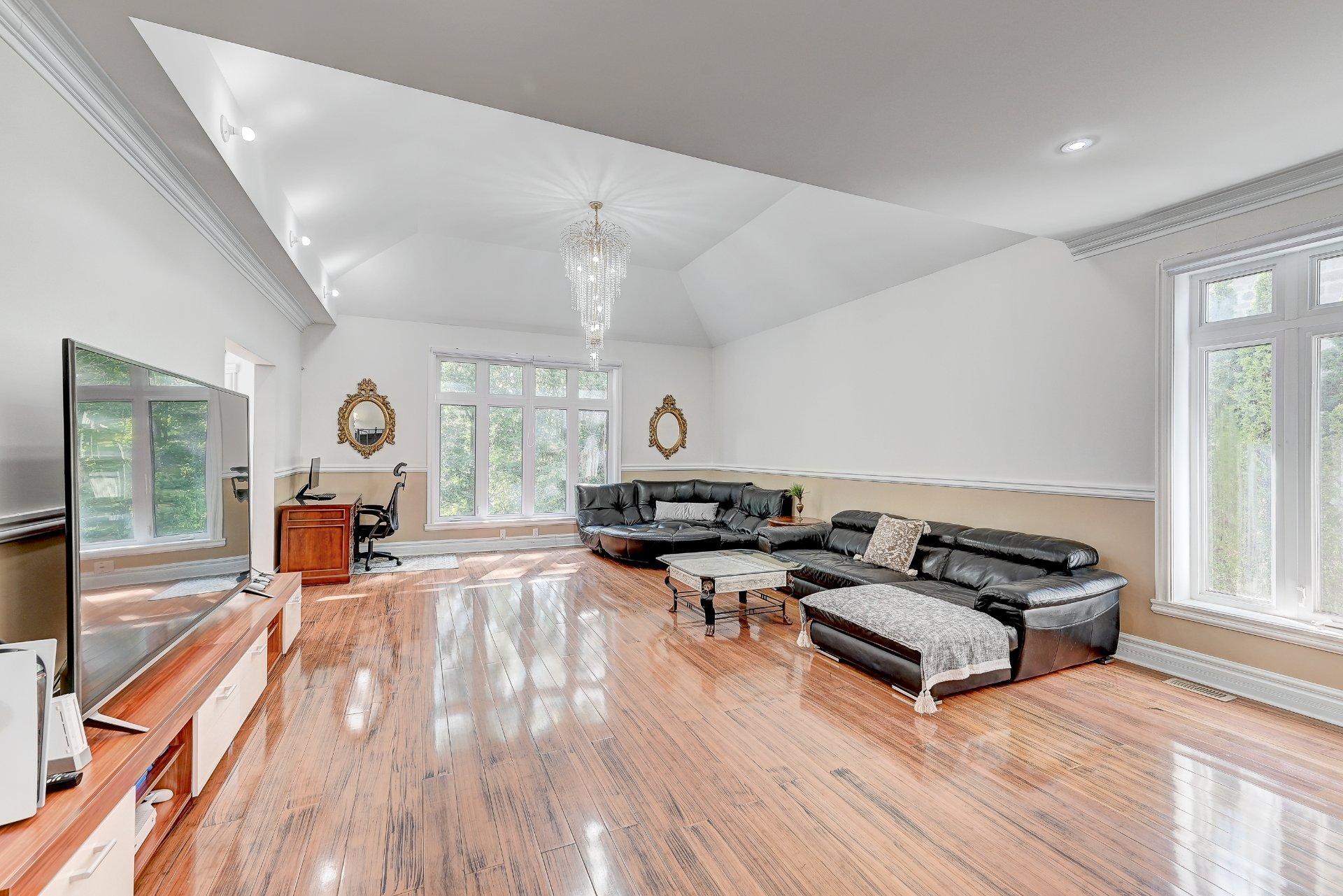 









136


Rue Jean-De Ronceray

,
Carignan,




QC
J3L6L8

