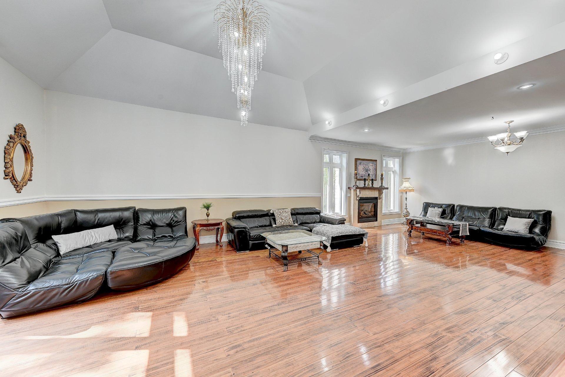 









136


Rue Jean-De Ronceray

,
Carignan,




QC
J3L6L8

