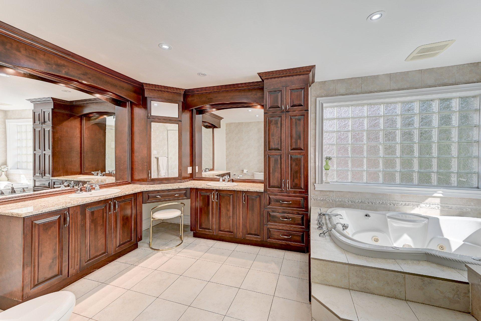 









136


Rue Jean-De Ronceray

,
Carignan,




QC
J3L6L8

