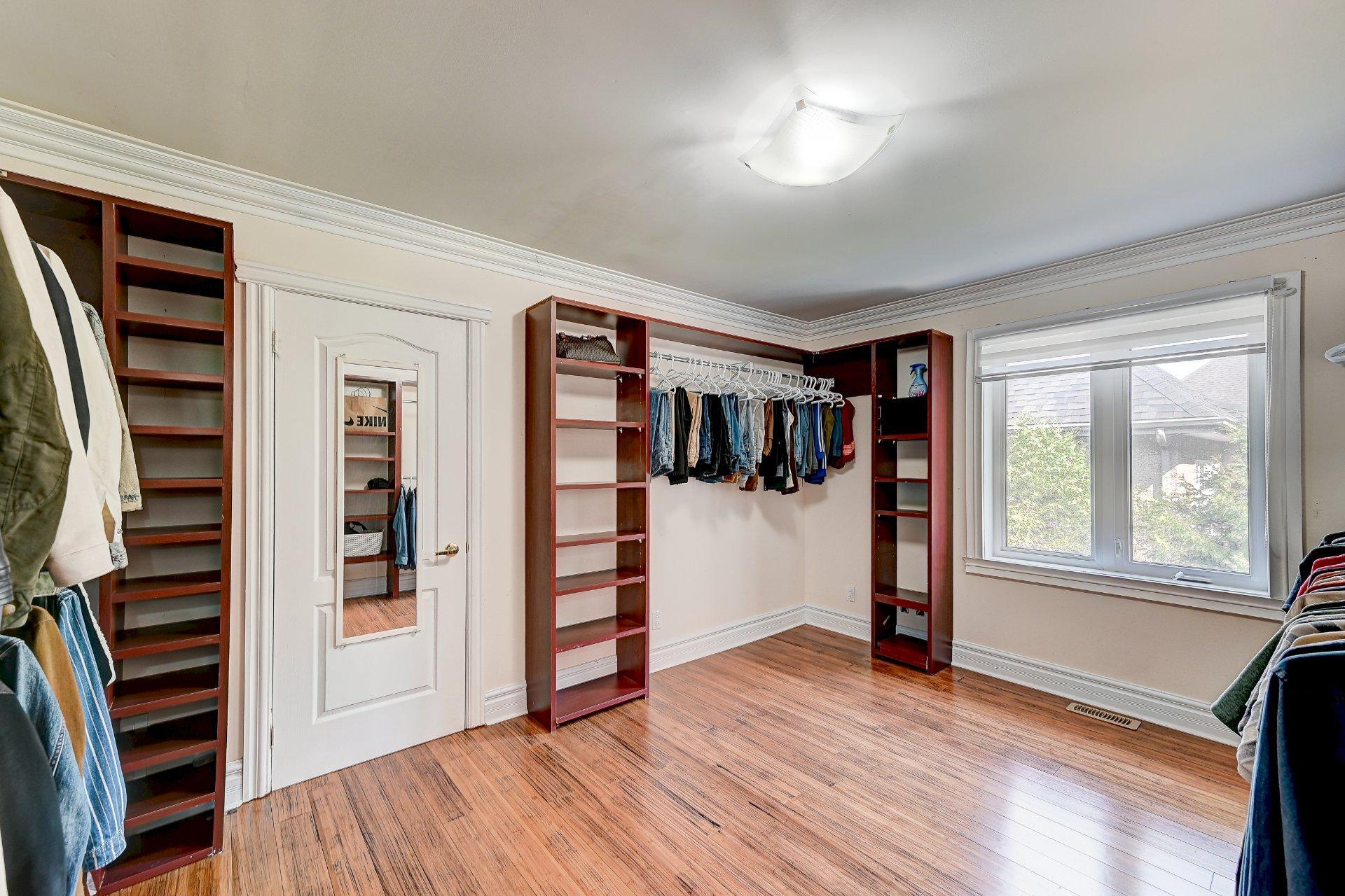 









136


Rue Jean-De Ronceray

,
Carignan,




QC
J3L6L8

