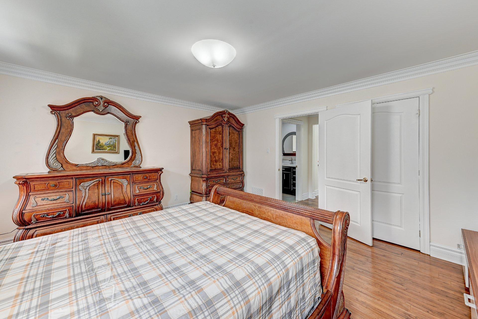 









136


Rue Jean-De Ronceray

,
Carignan,




QC
J3L6L8

