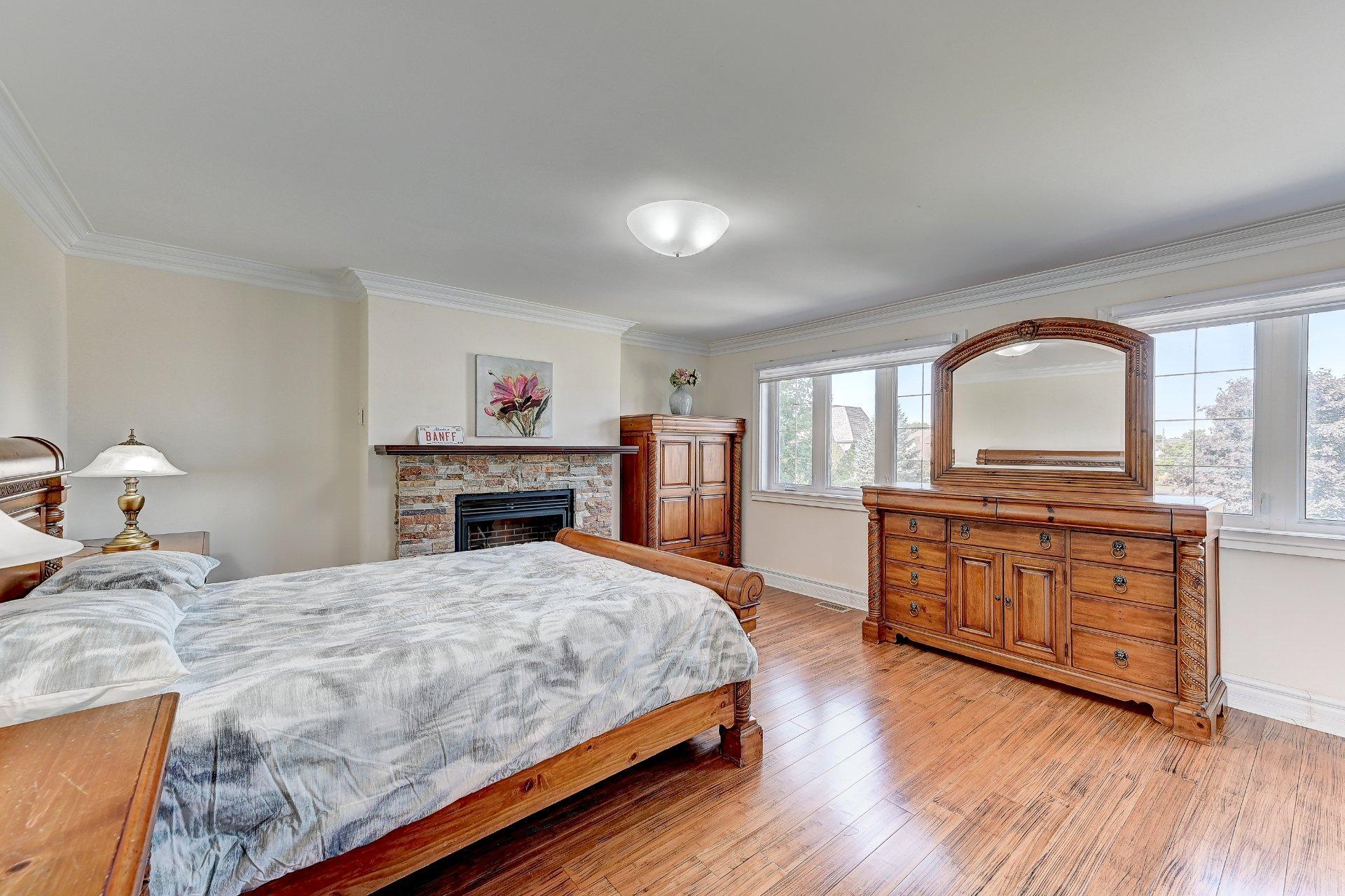 









136


Rue Jean-De Ronceray

,
Carignan,




QC
J3L6L8

