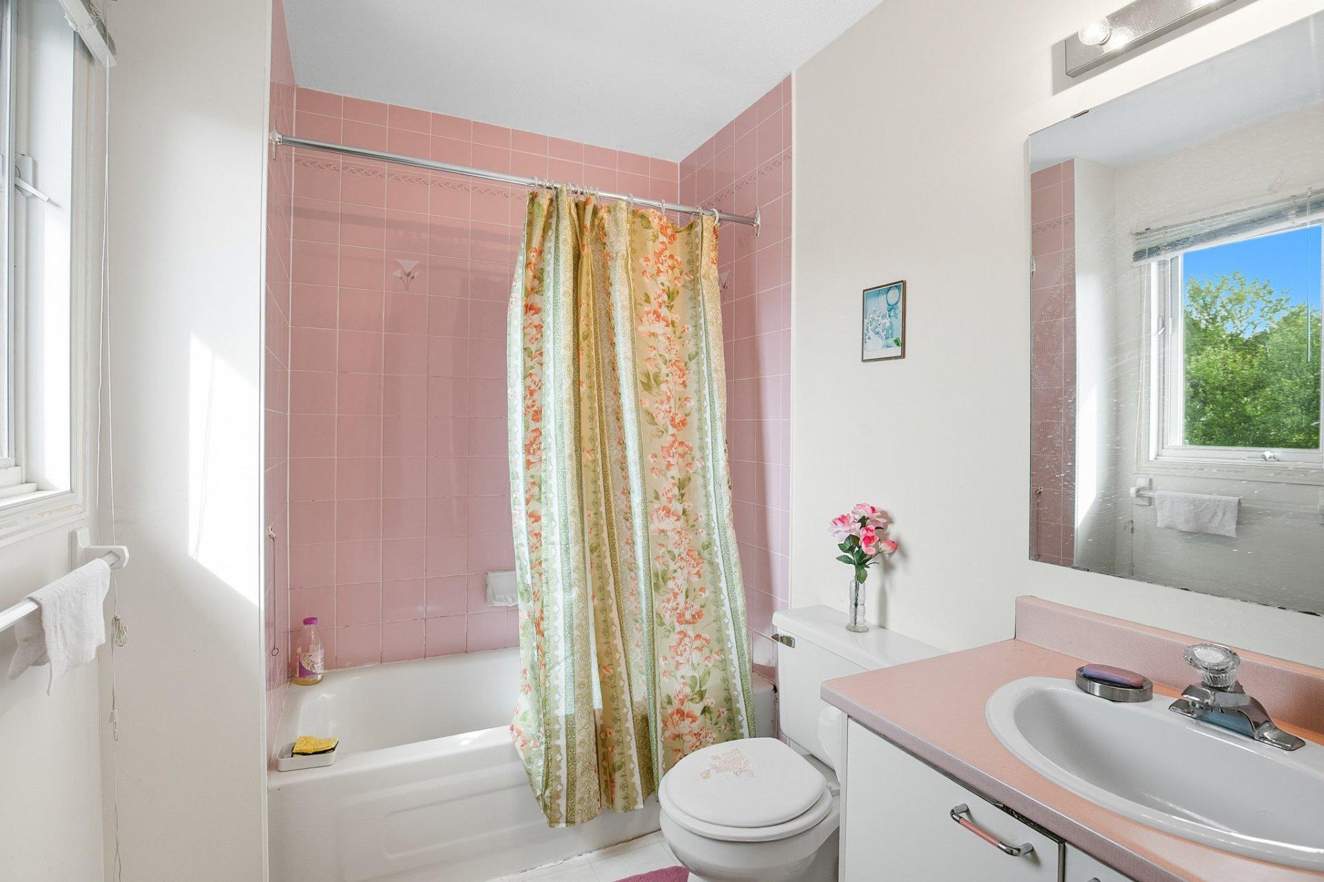 









64


Rue Jean-De La Fontaine

,
Gatineau (Aylmer),




QC
J9J2P5

