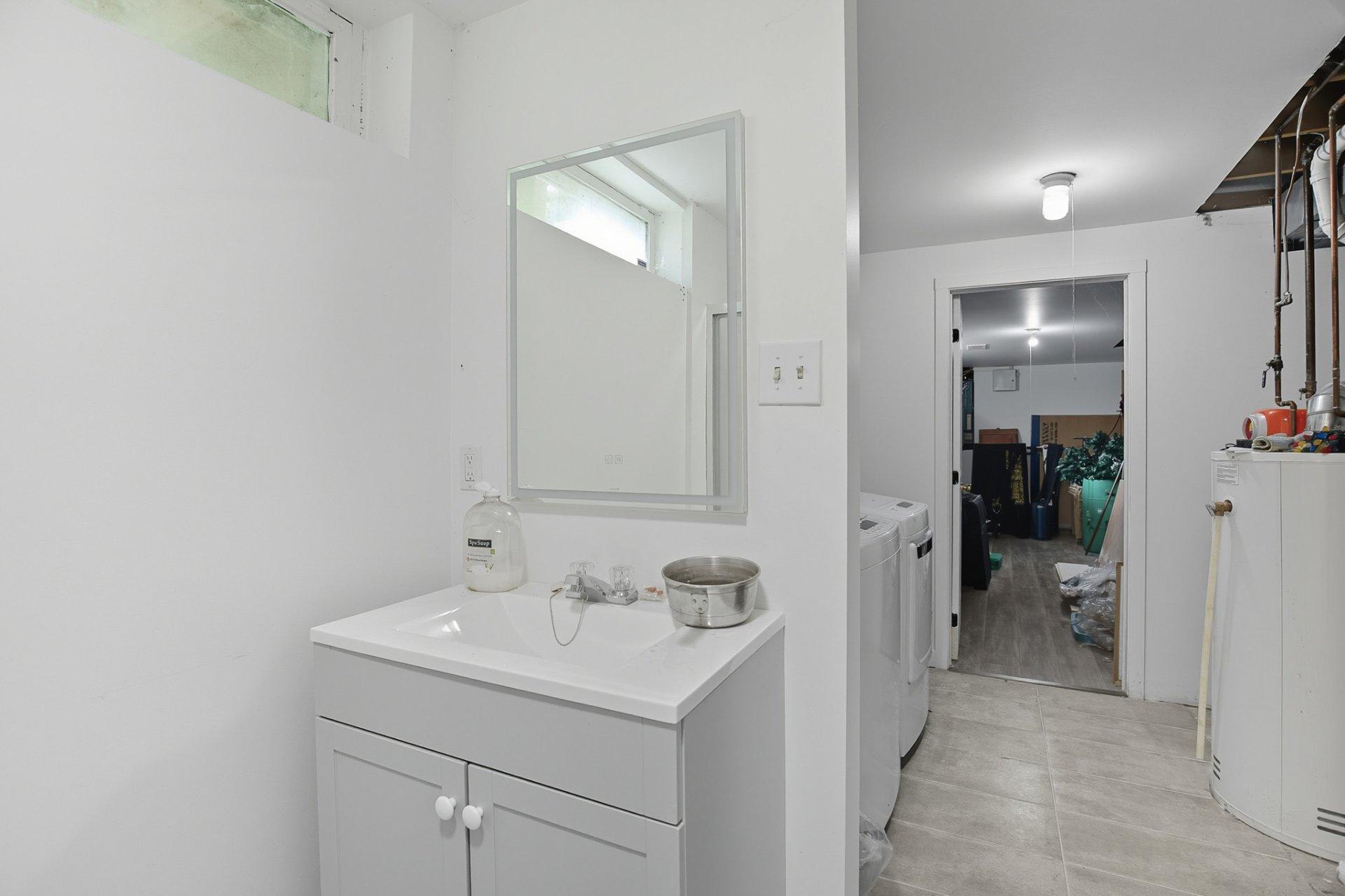 









64


Rue Jean-De La Fontaine

,
Gatineau (Aylmer),




QC
J9J2P5

