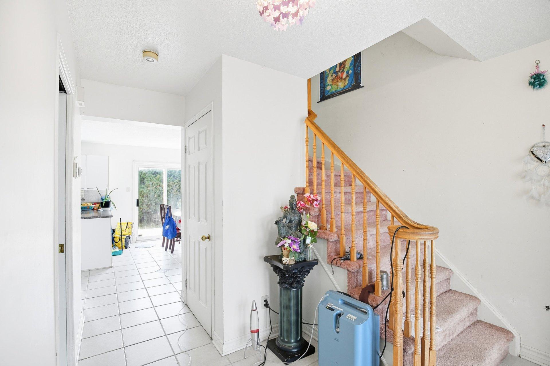 









64


Rue Jean-De La Fontaine

,
Gatineau (Aylmer),




QC
J9J2P5

