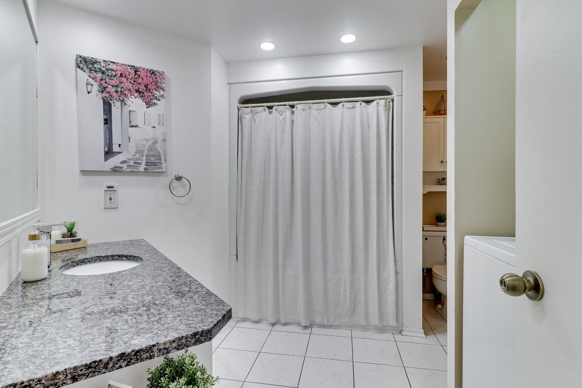 









1239


Boul. Iberville

, 401,
Repentigny (Repentigny),




QC
J5Y3H7

