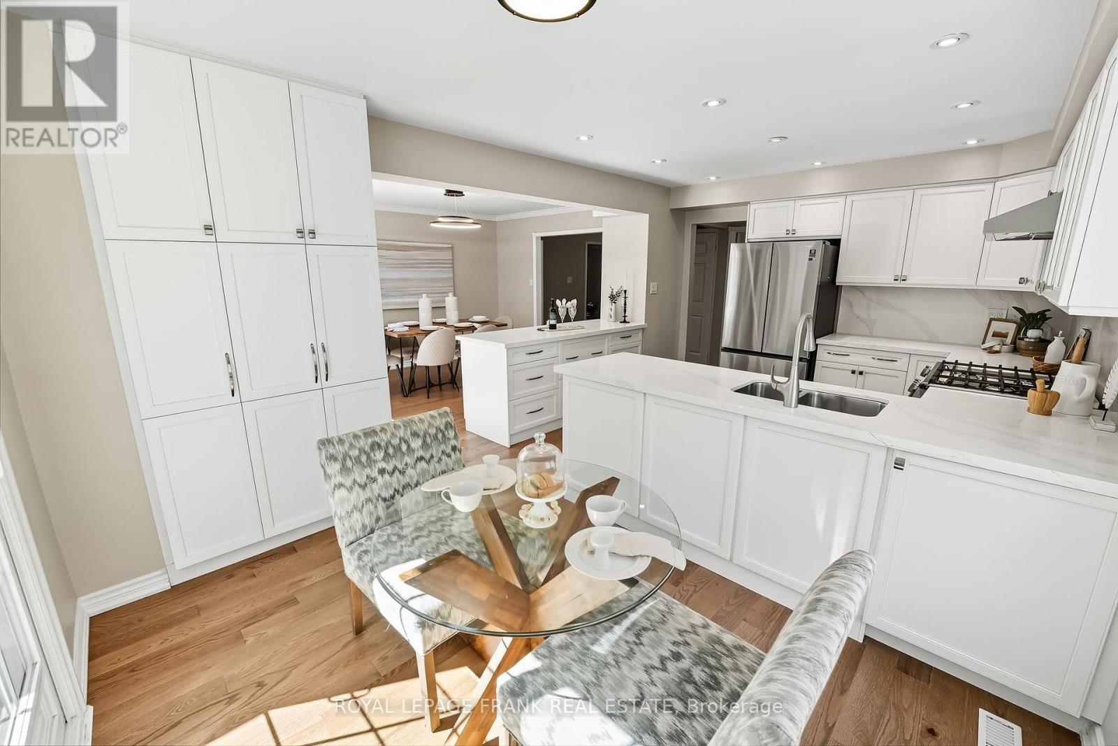 












49 RICE DRIVE

,
Whitby (Pringle Creek),




Ontario
L1N7Z3

