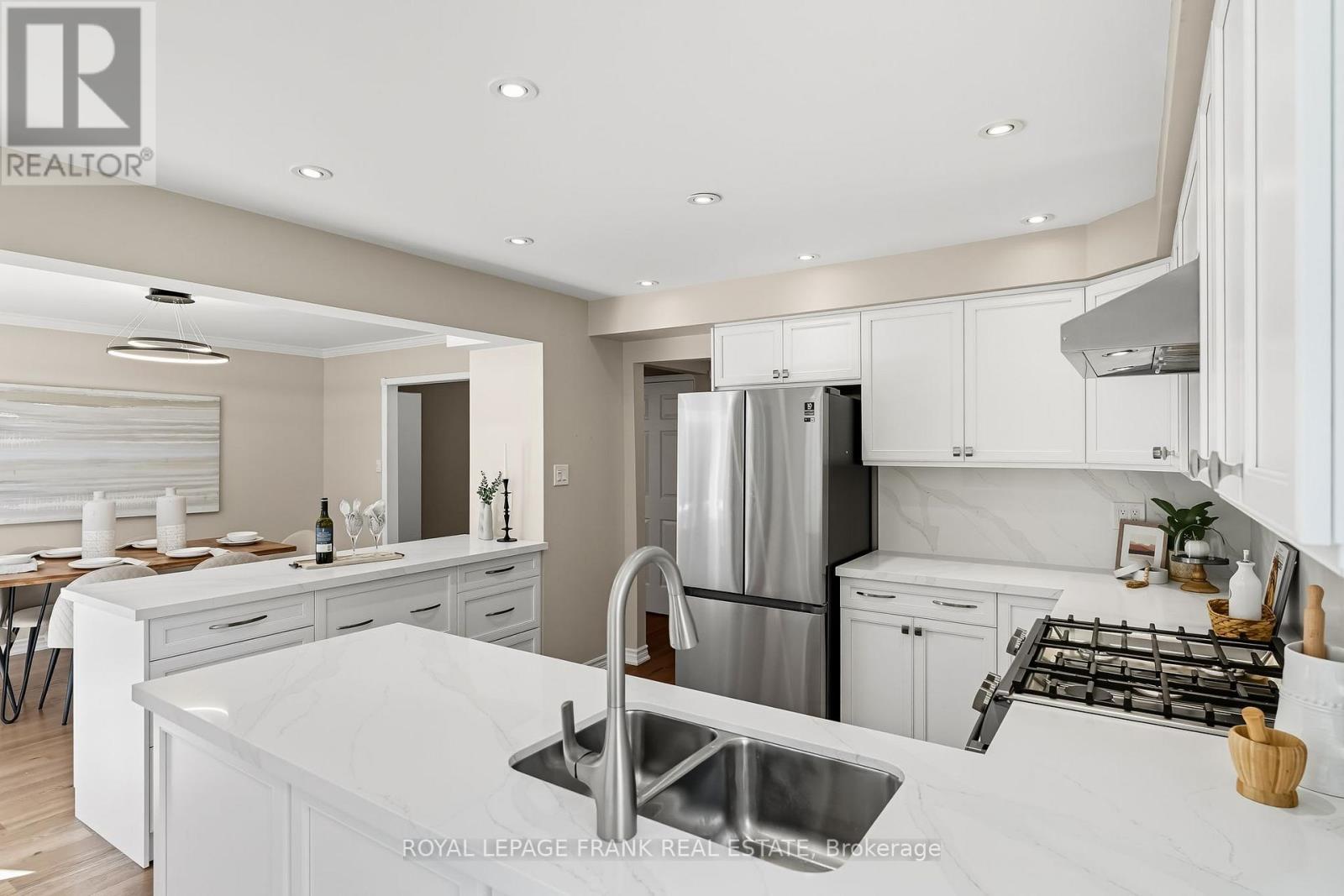 












49 RICE DRIVE

,
Whitby (Pringle Creek),




Ontario
L1N7Z3

