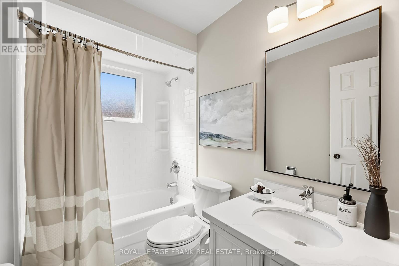 












49 RICE DRIVE

,
Whitby (Pringle Creek),




Ontario
L1N7Z3

