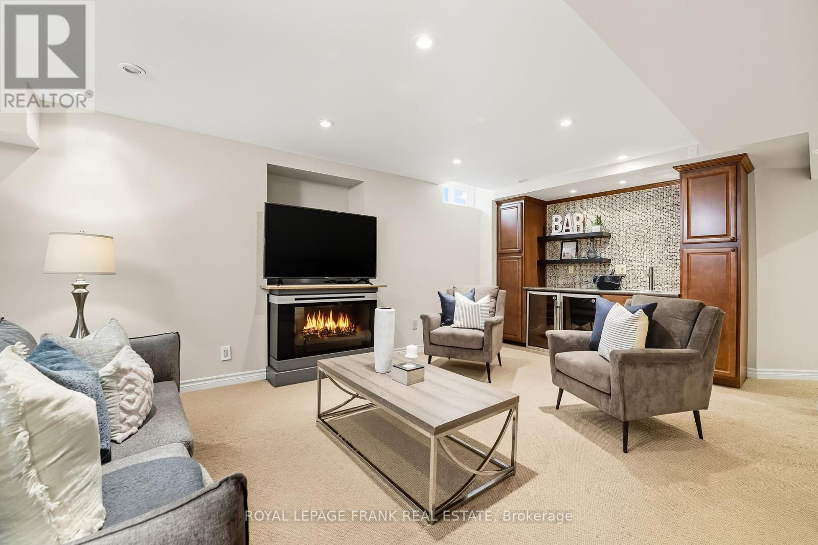 












49 RICE DRIVE

,
Whitby (Pringle Creek),




Ontario
L1N7Z3

