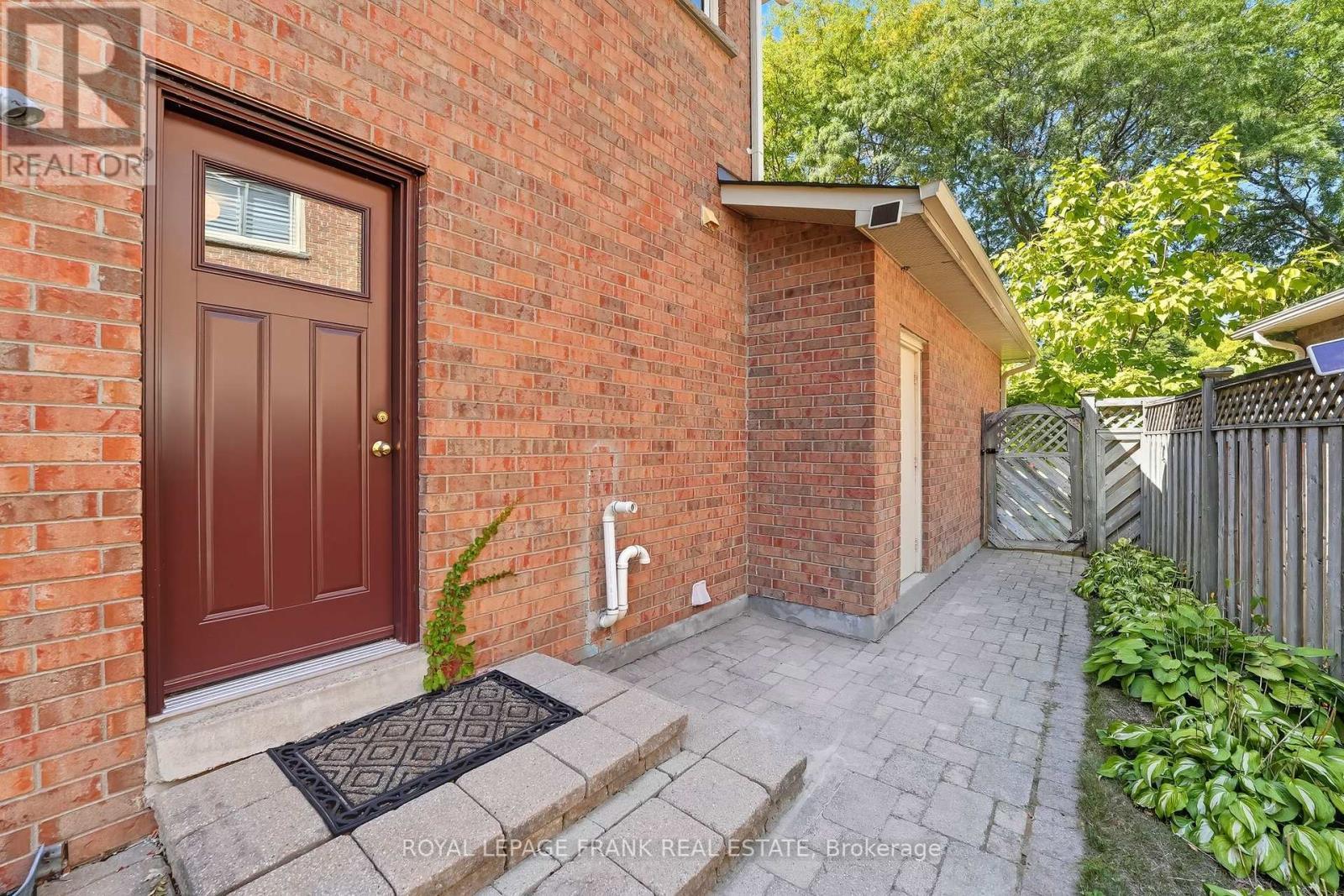 












49 RICE DRIVE

,
Whitby (Pringle Creek),




Ontario
L1N7Z3

