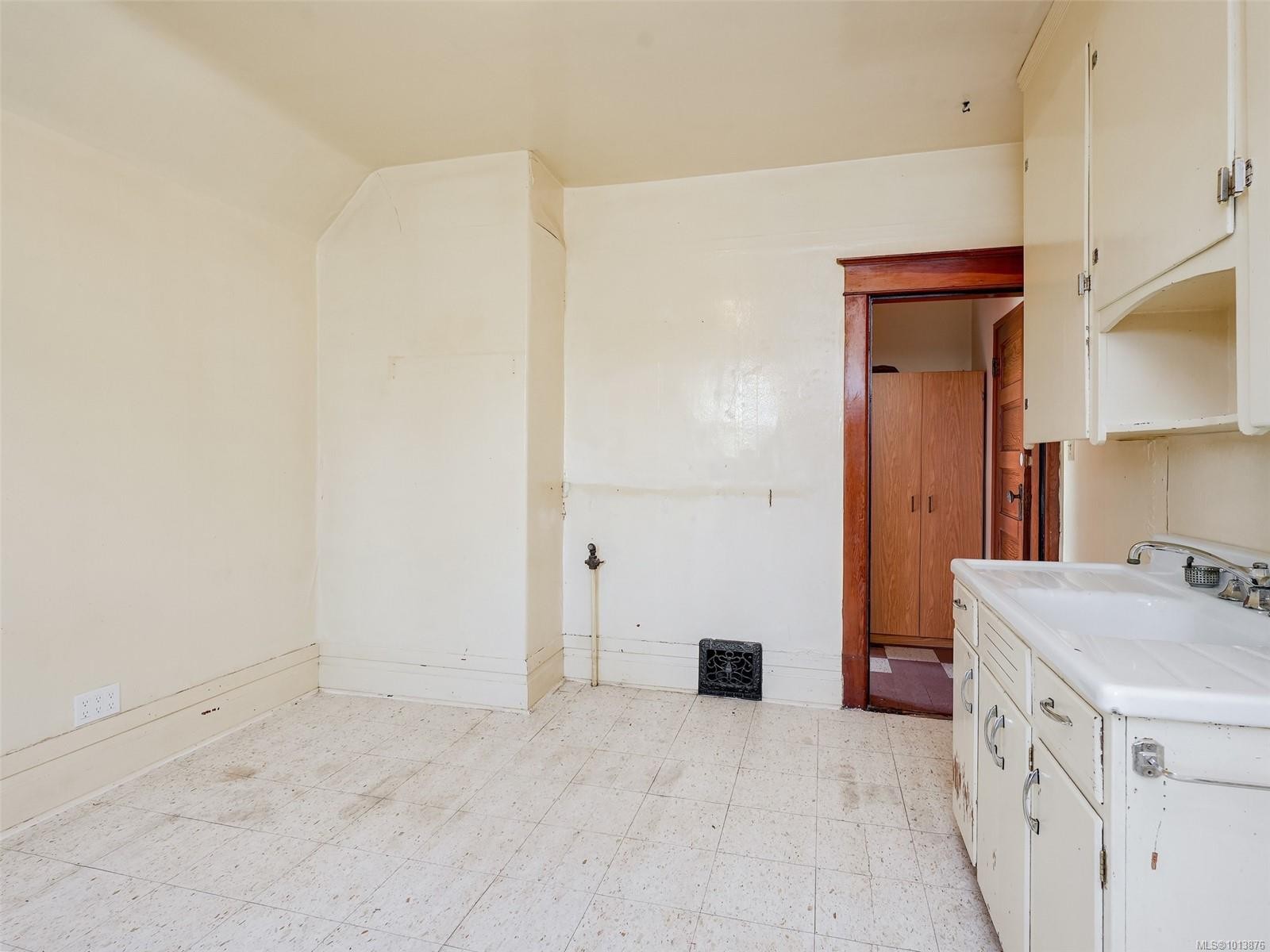 









1250


Fairfield

Rd,
Victoria,




BC
V8V 3B5

