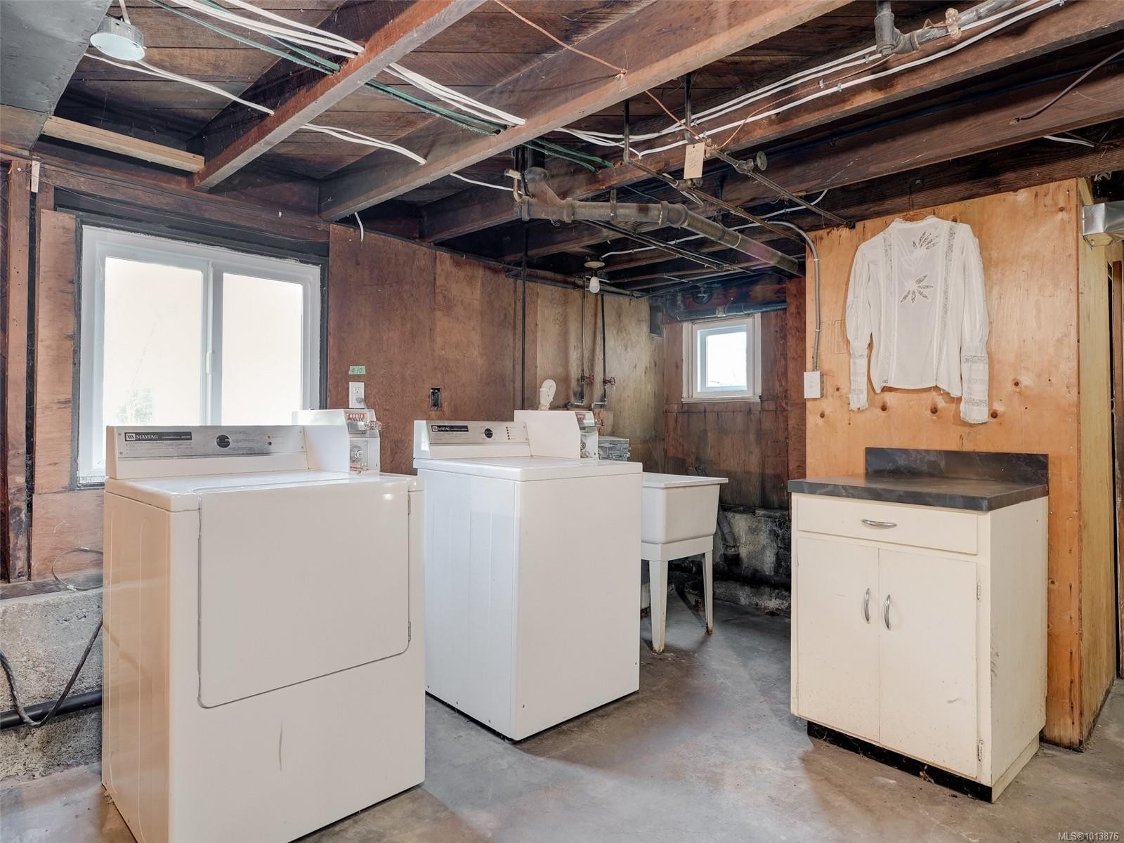 









1250


Fairfield

Rd,
Victoria,




BC
V8V 3B5

