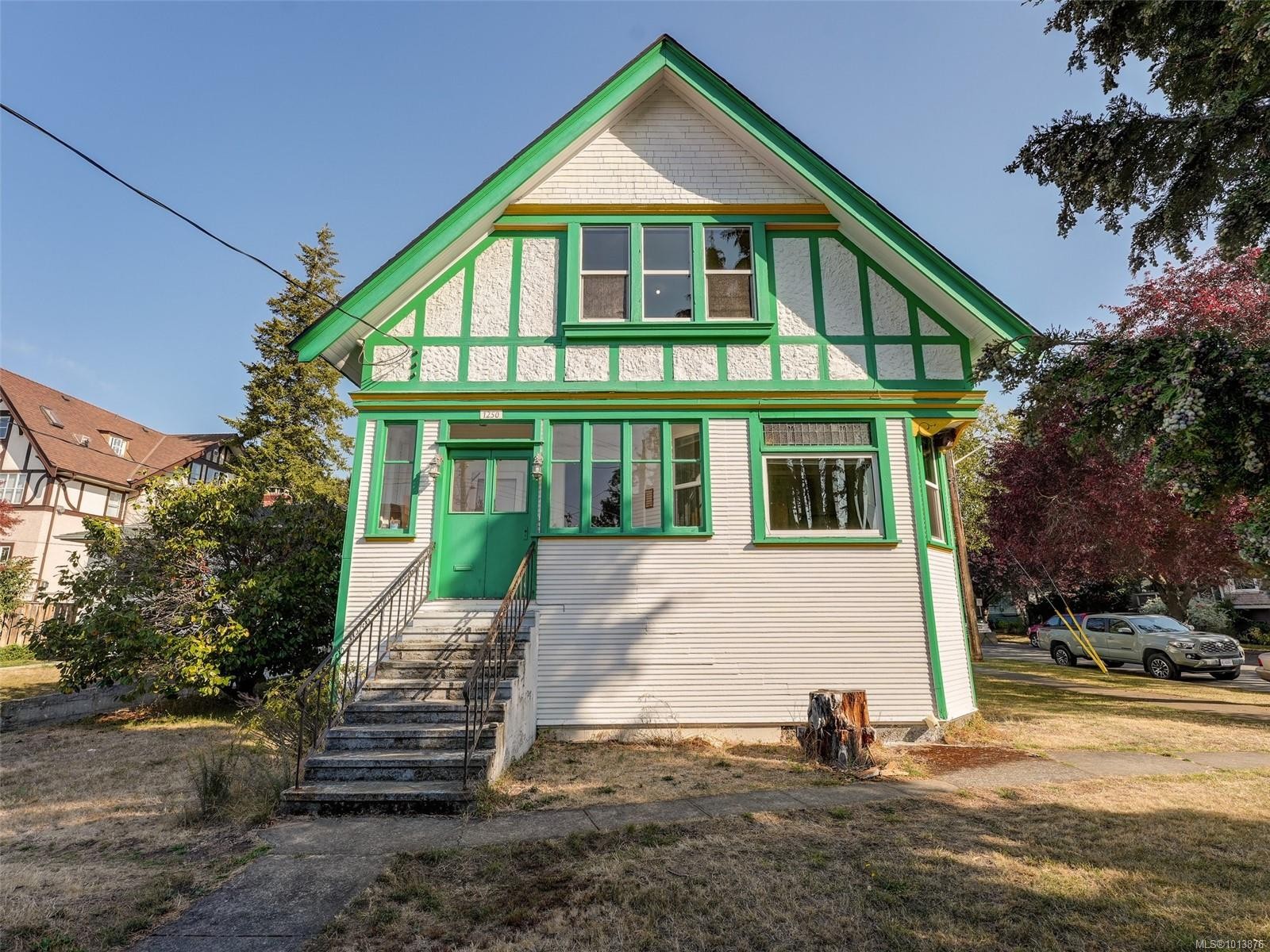 









1250


Fairfield

Rd,
Victoria,




BC
V8V 3B5

