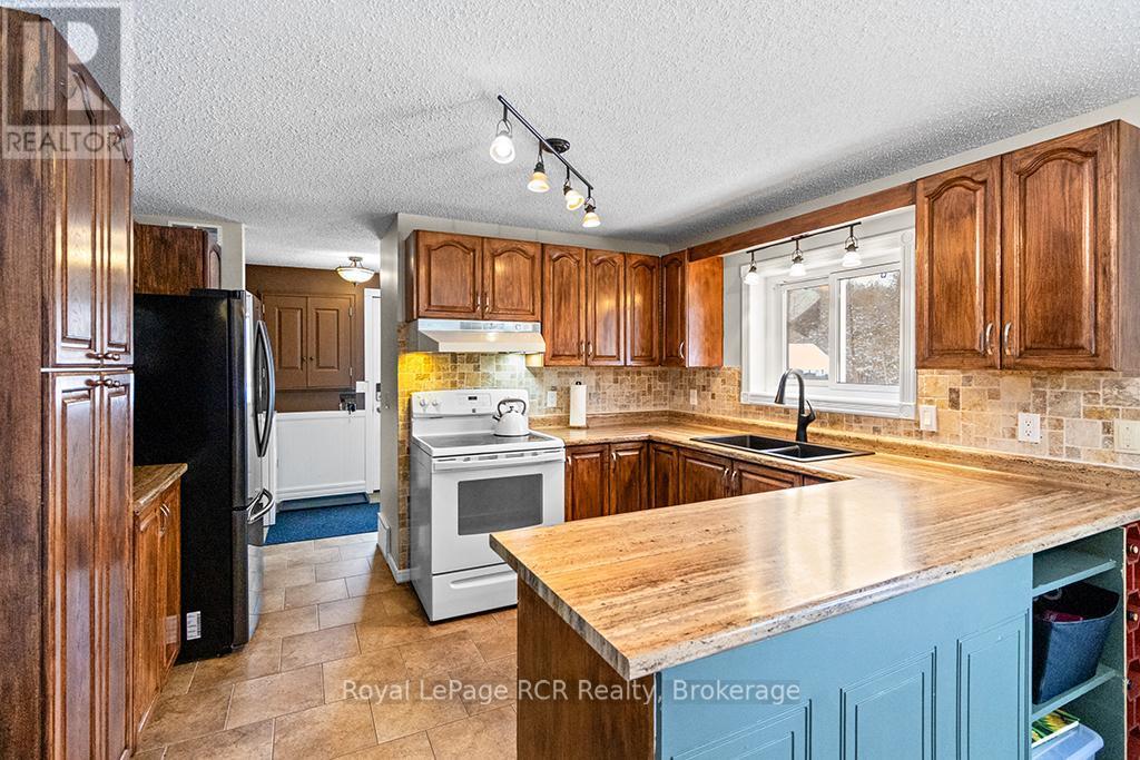 












282848 NORMANBY-BENTINCK TOWNLINE

,
West Grey,




Ontario
N0G1R0

