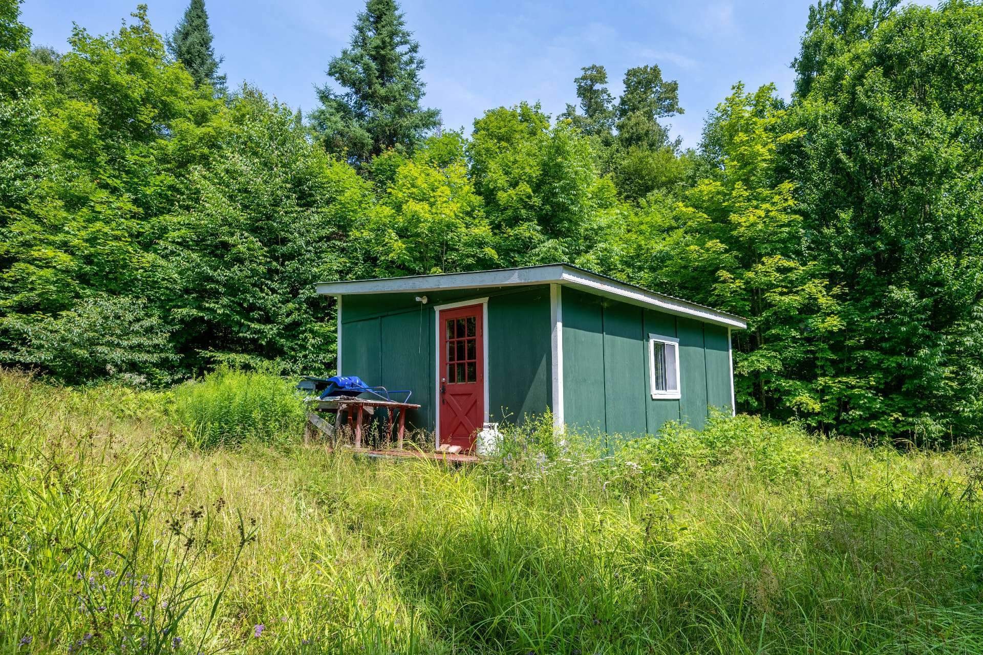 












Ch. des Quatre-Fourches

,
Lac-des-Écorces,







QC
J0W1H0

