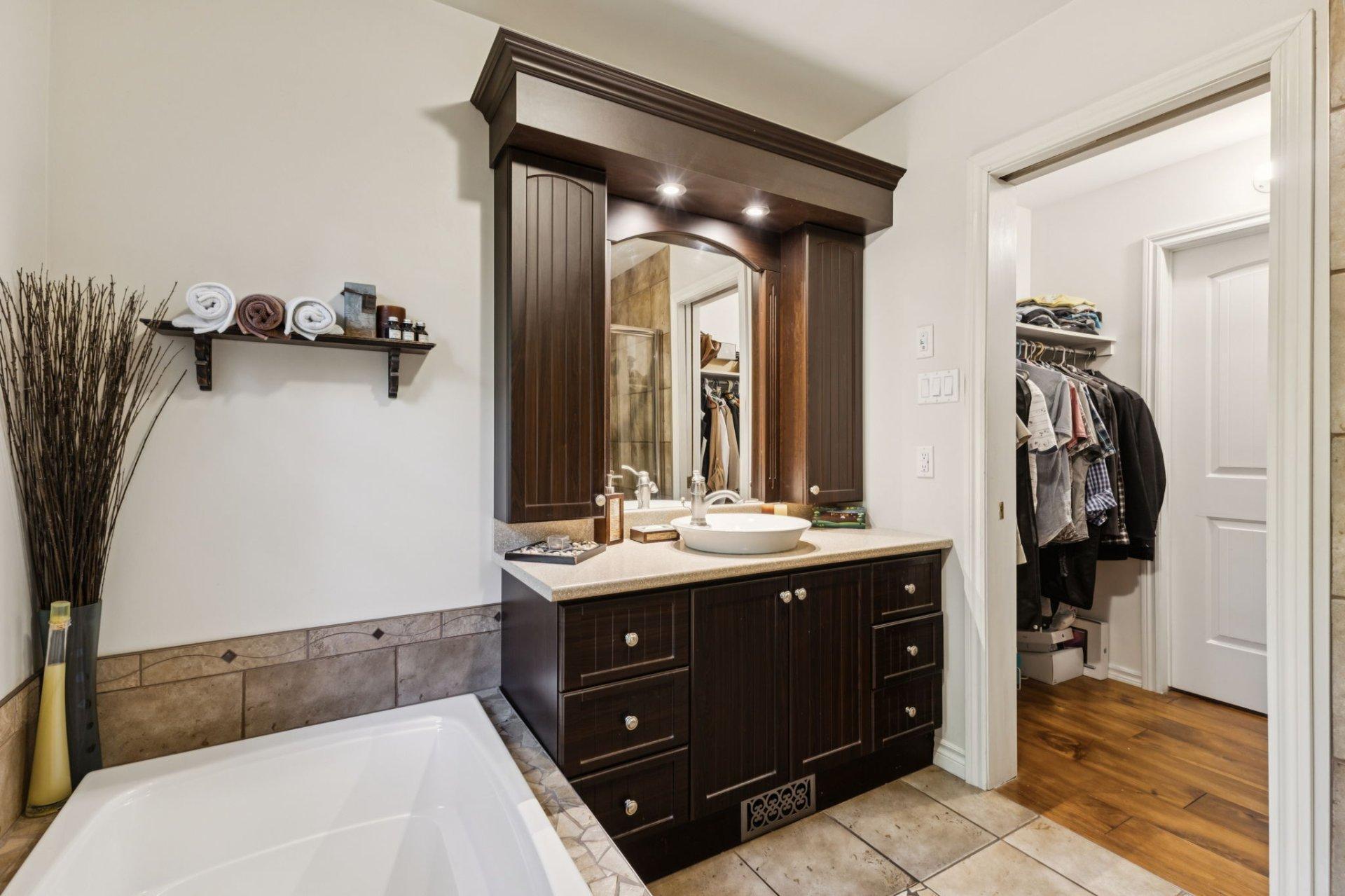 









27


Rue Degas

,
Cantley,




QC
J8V3L6

