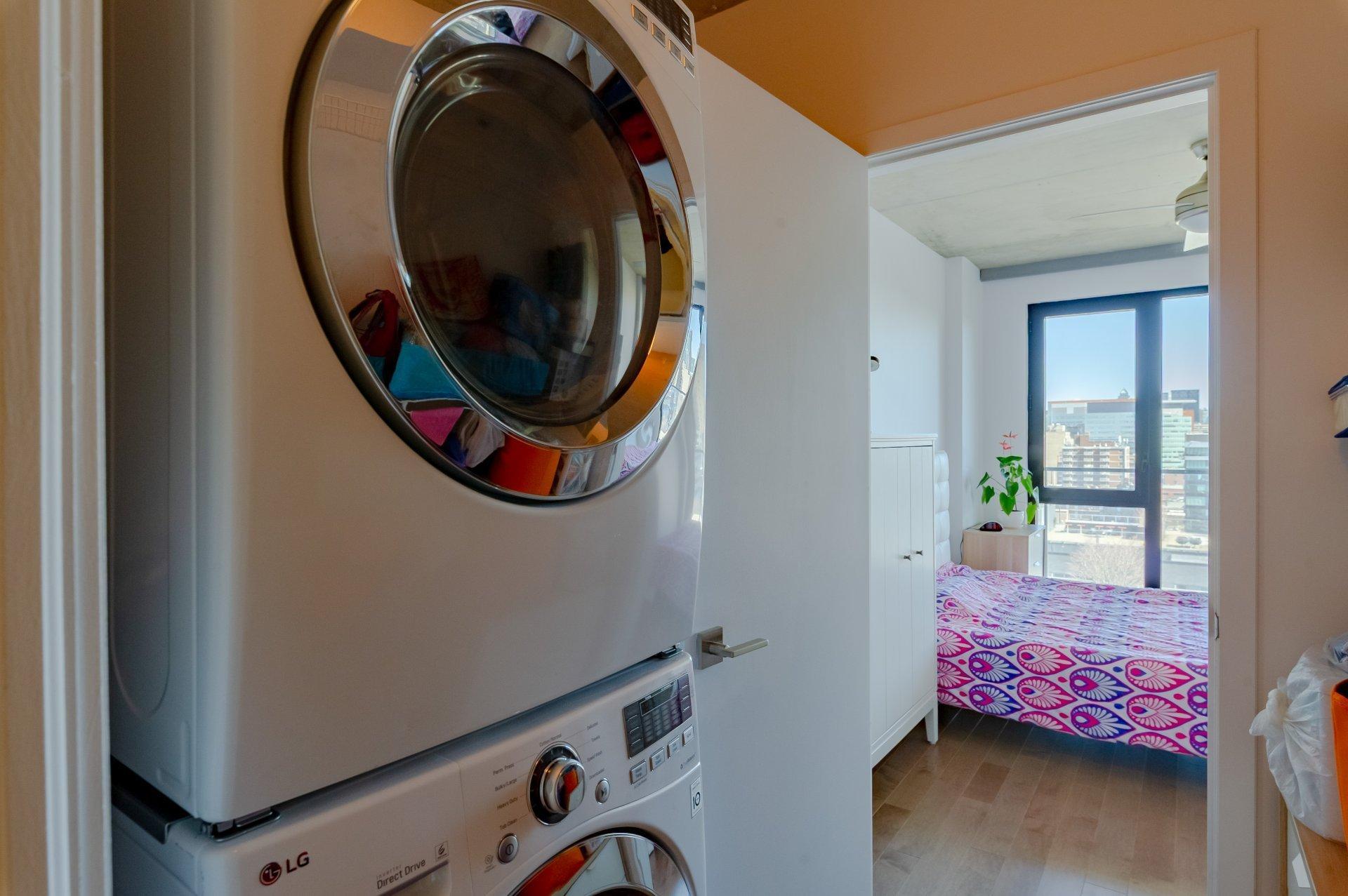 









1414


Rue Chomedey

, 1648,
Montréal (Ville-Marie),




QC
H3H0A2

