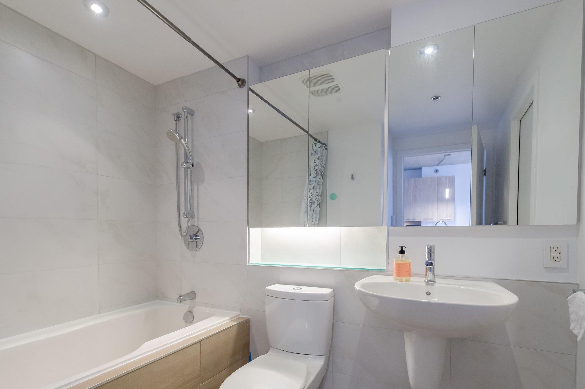 









1414


Rue Chomedey

, 1648,
Montréal (Ville-Marie),




QC
H3H0A2

