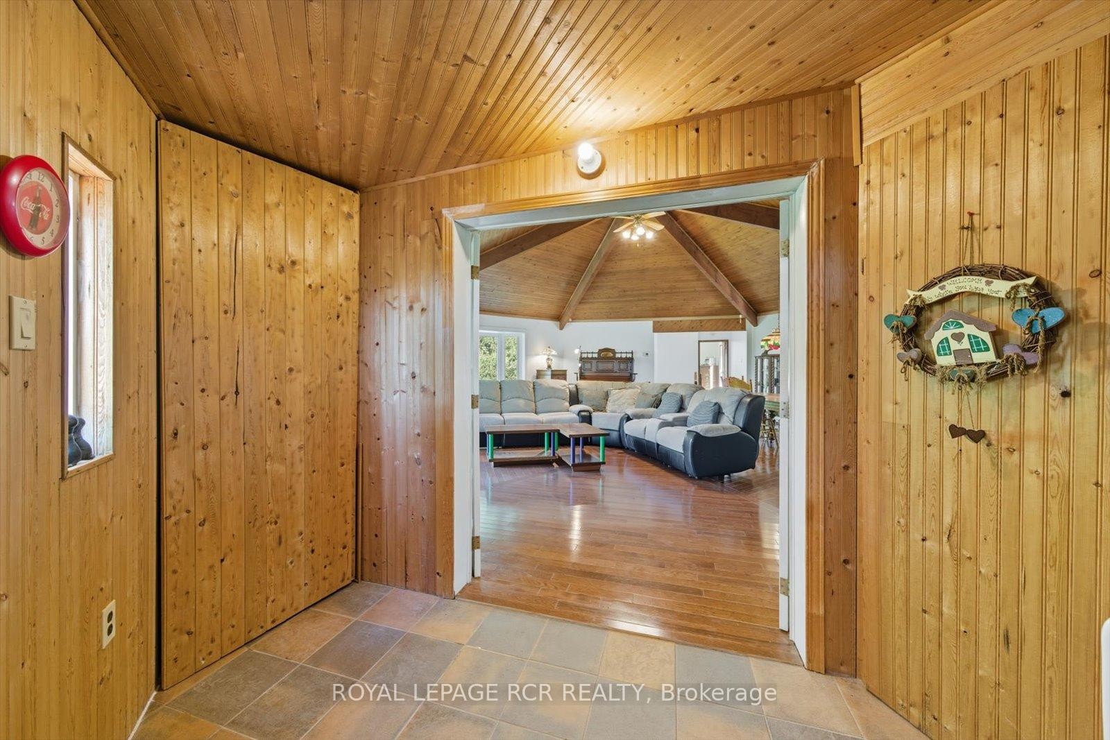 









1637


15

Side Road,
New Tecumseth,




ON
L0G 1W0

