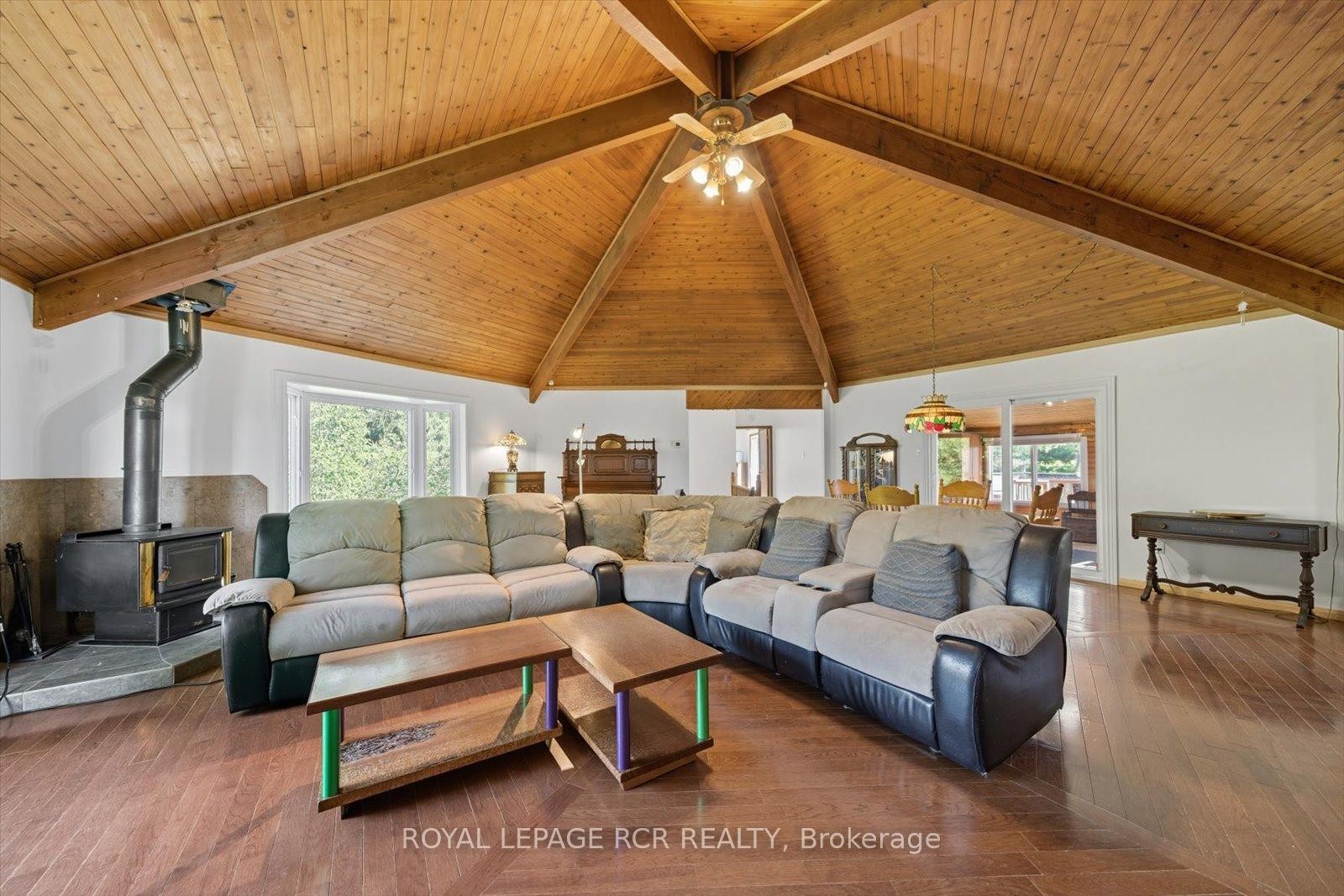 









1637


15

Side Road,
New Tecumseth,




ON
L0G 1W0


