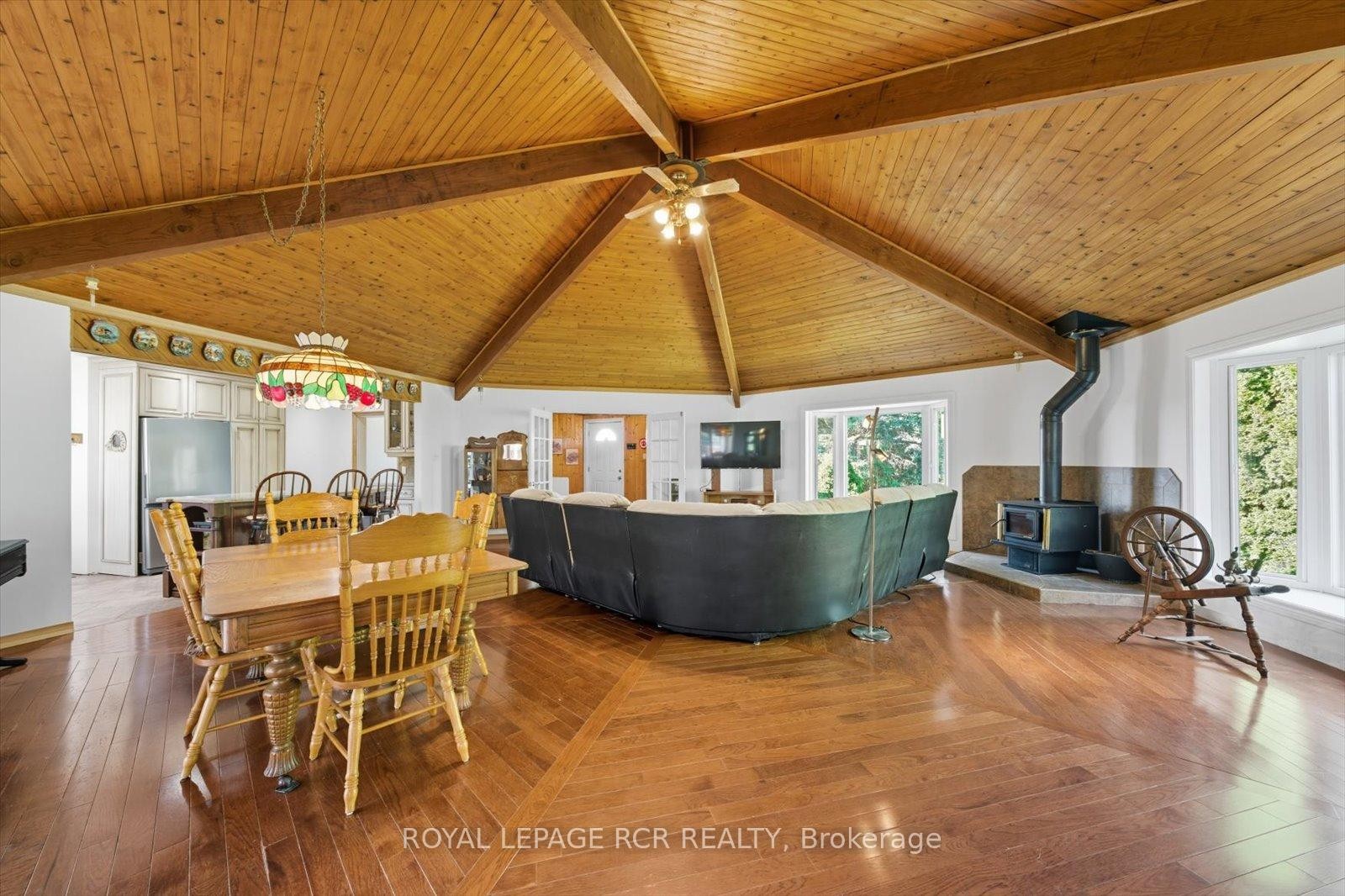 









1637


15

Side Road,
New Tecumseth,




ON
L0G 1W0

