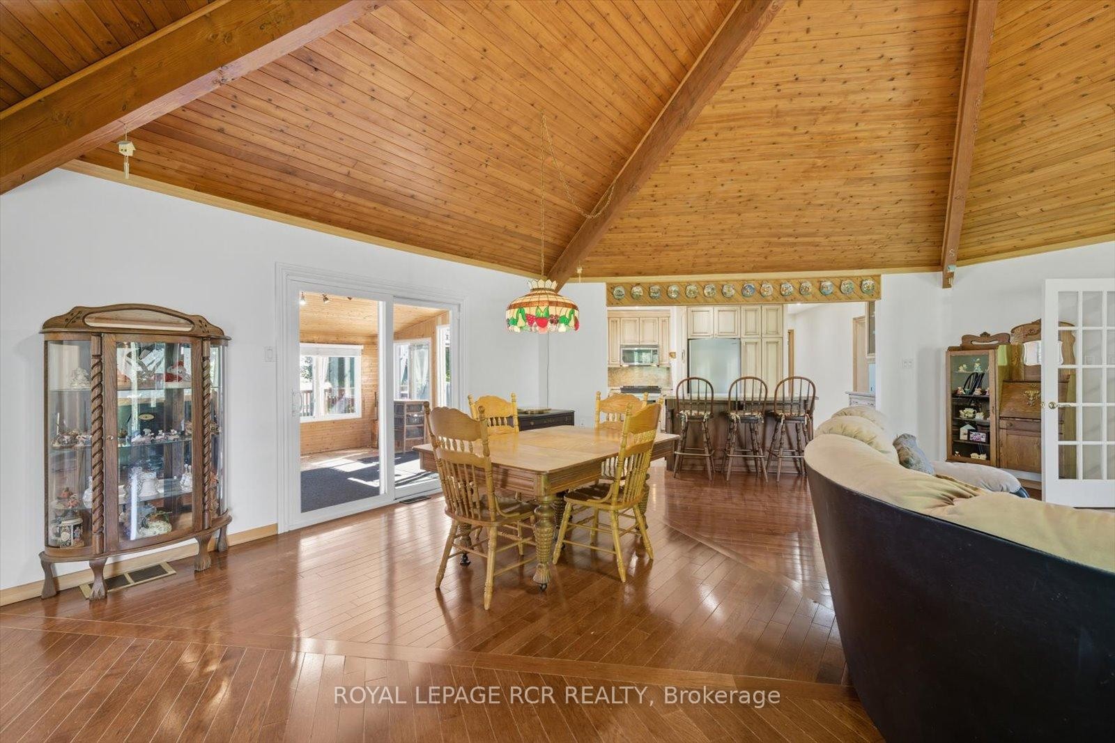 









1637


15

Side Road,
New Tecumseth,




ON
L0G 1W0

