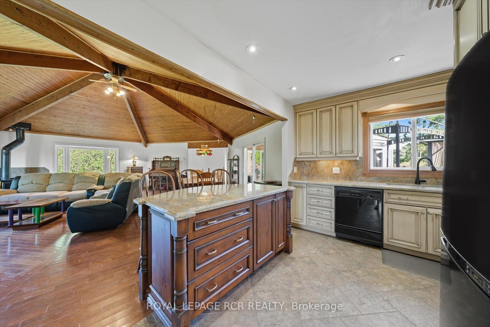 









1637


15

Side Road,
New Tecumseth,




ON
L0G 1W0

